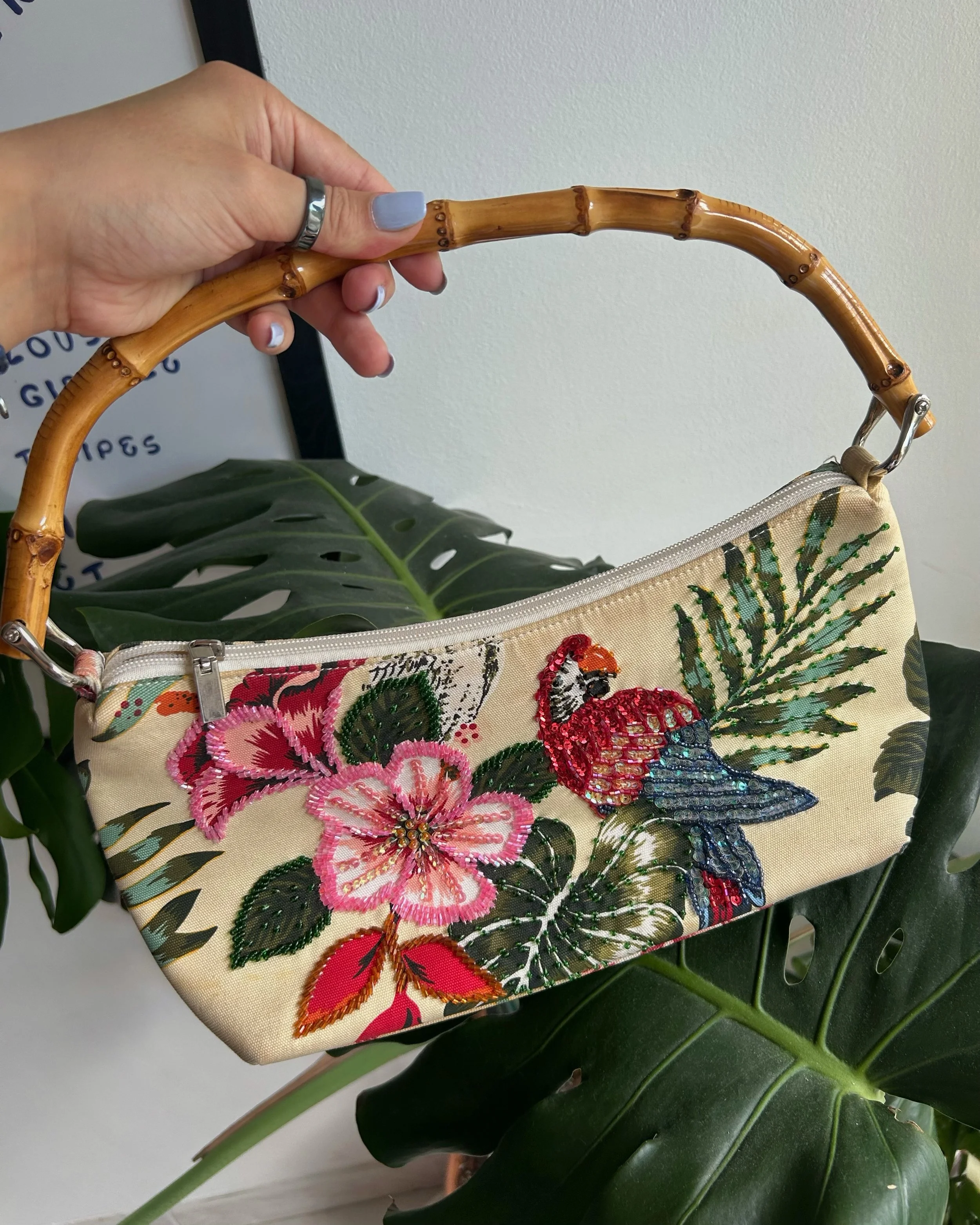 Pripremila sam vam novi drop, taman za one koji idu na more🩴 
Zlatno pravilo, tko prvi njegovo i nema vise povratka🌺

U 09:00 vidljivo na mom webshopu, link je u opisu profila

Za sva pitanja i detalje mi se mozete javiti u DM

#vintagesummer #y2k 