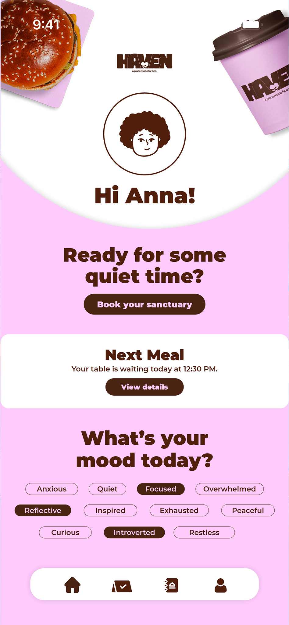 Une interface d'application ou site web avec un message de bienvenue à Anna, proposant de réserver un sanctuaire pour un moment de calme. L'écran affiche aussi une information sur le prochain repas, une question sur l'humeur du jour avec plusieurs options, et un menu de navigation en bas avec des icônes de maison, enveloppe, liste et profil.