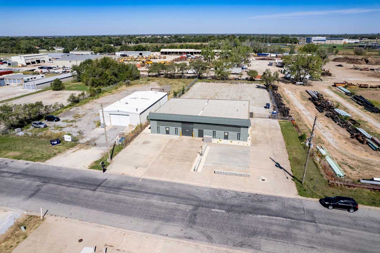 Secure industrial flex space near Wichita.