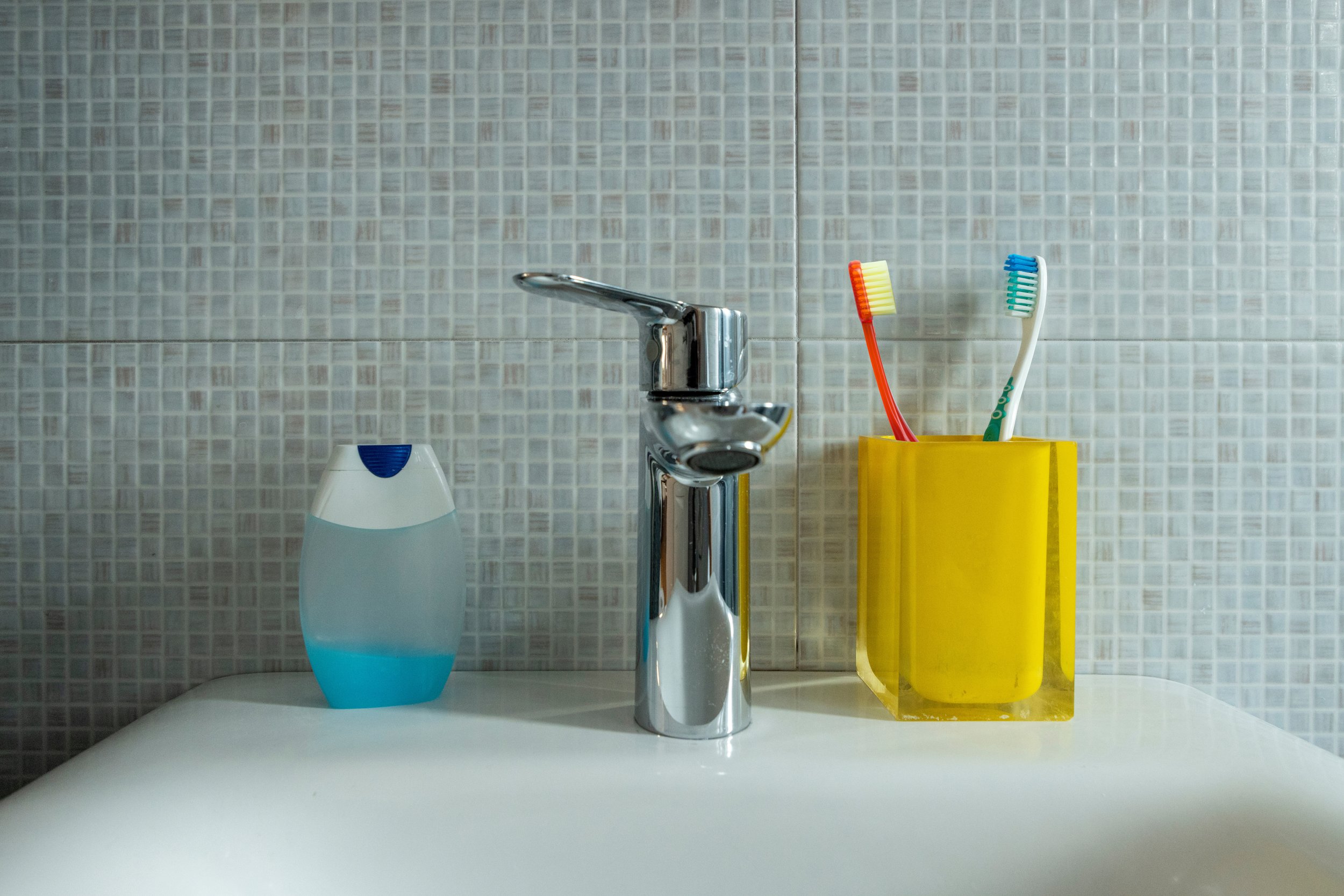 Hinge Concept Ad: The Lonely Toothbrush Holder