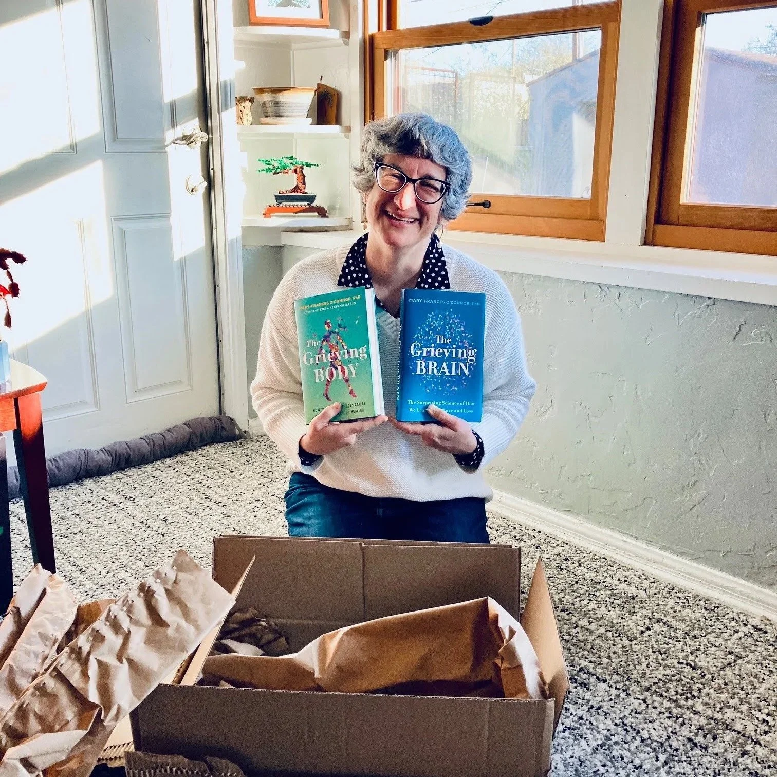 Mary Frances O'Connor con sus libros