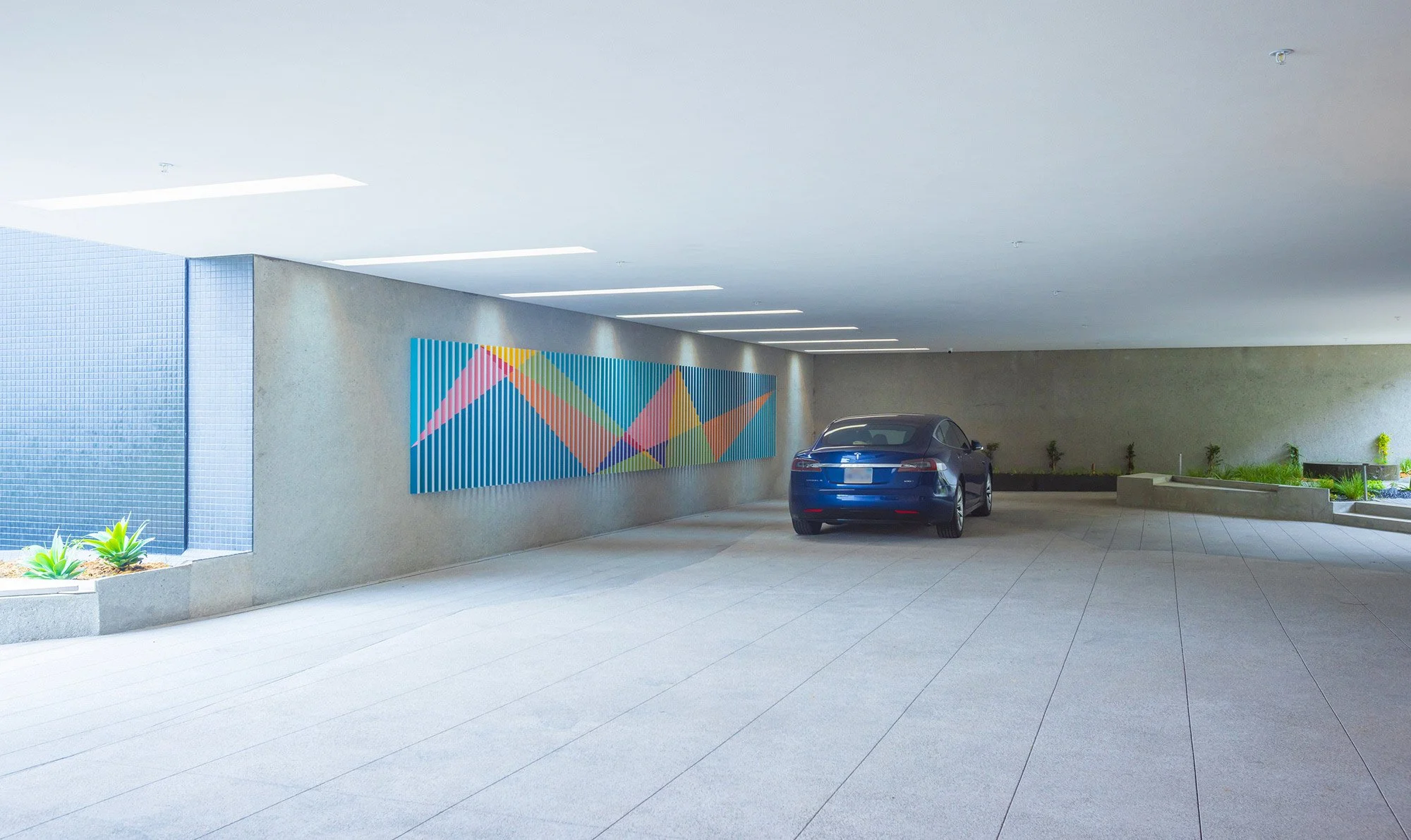 Orizuru (Private Residence), 2024
Spray enamel on aluminum, 56 x 429 x 3 inches
Photo: Tomoko Matsubayashi