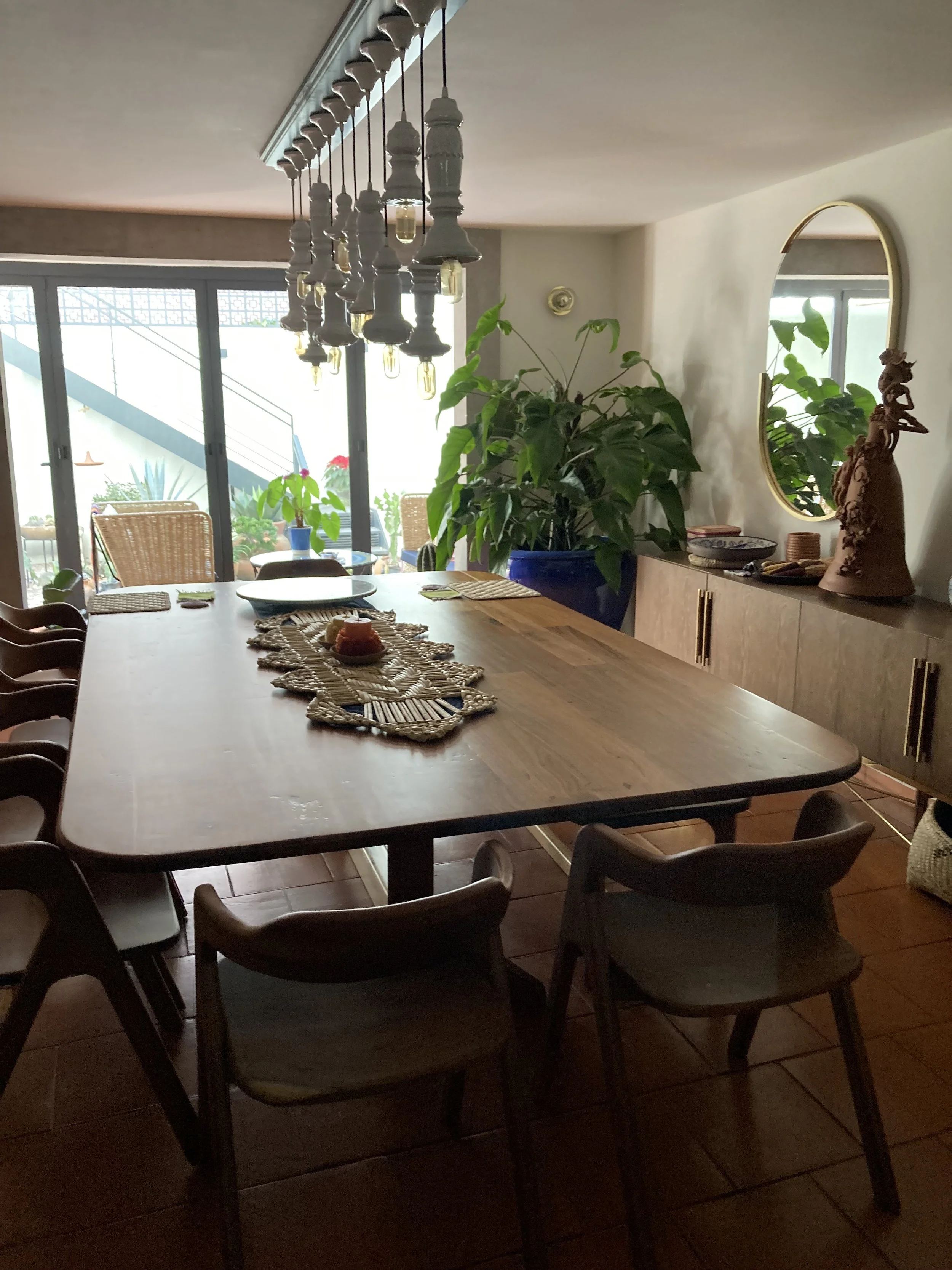 Dining room for twelve. For eating or working