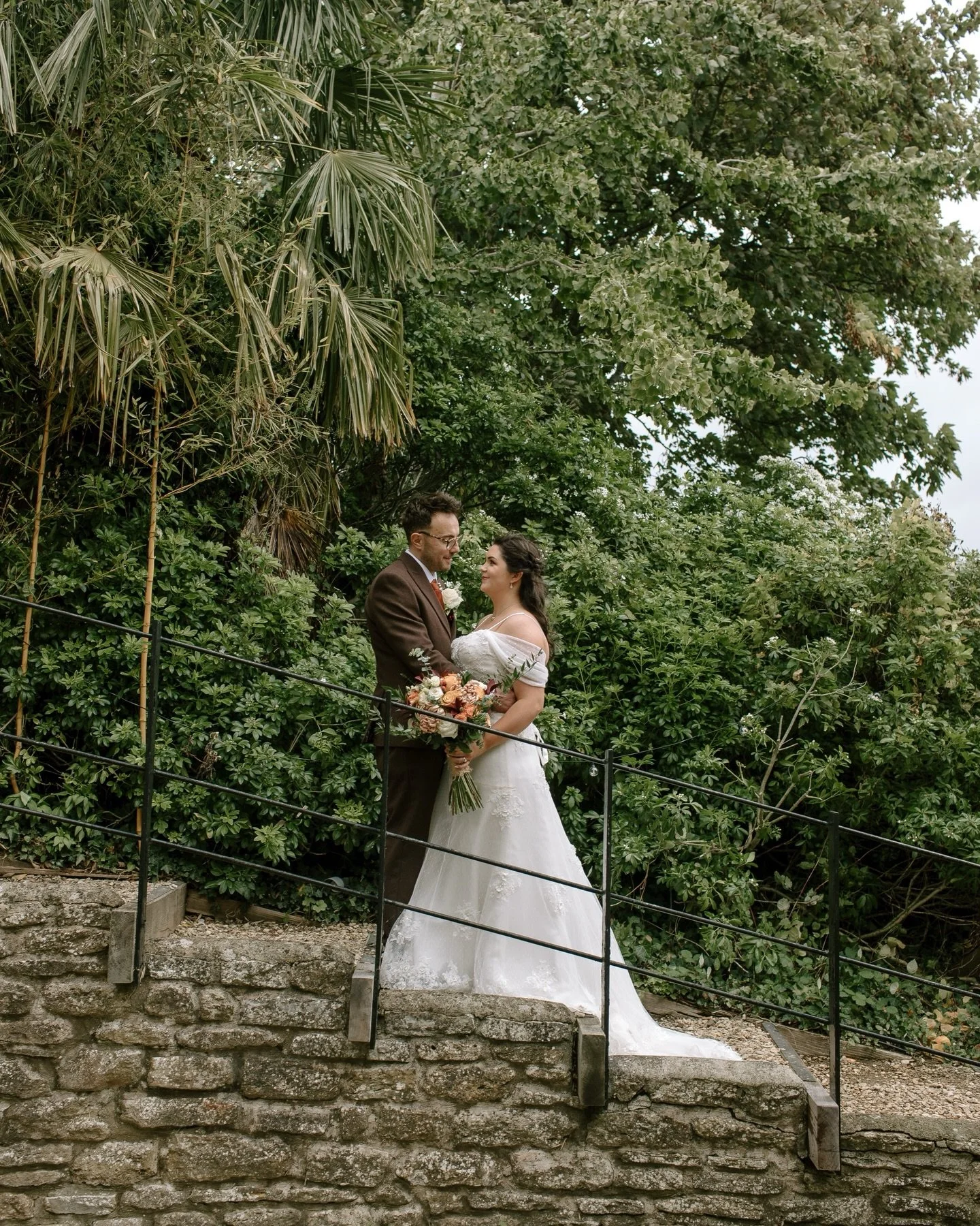 The perfect October wedding for J&amp;J at @rook_lane_chapel 🍂🍂 

Venue: @rook_lane_chapel 
Decorations: @edj_creations 
MUA: @lissfin 
Hair:  @elizamayhair 
Florist: @beckybloomss 
Food: @eventshorizonofficial 
Wine: @thegreenroomfrome
Photo: @sia