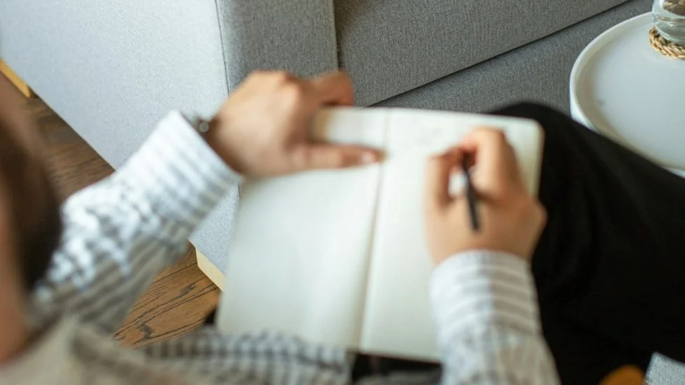 How to write about your therapy or coaching services (so more clients reach out)