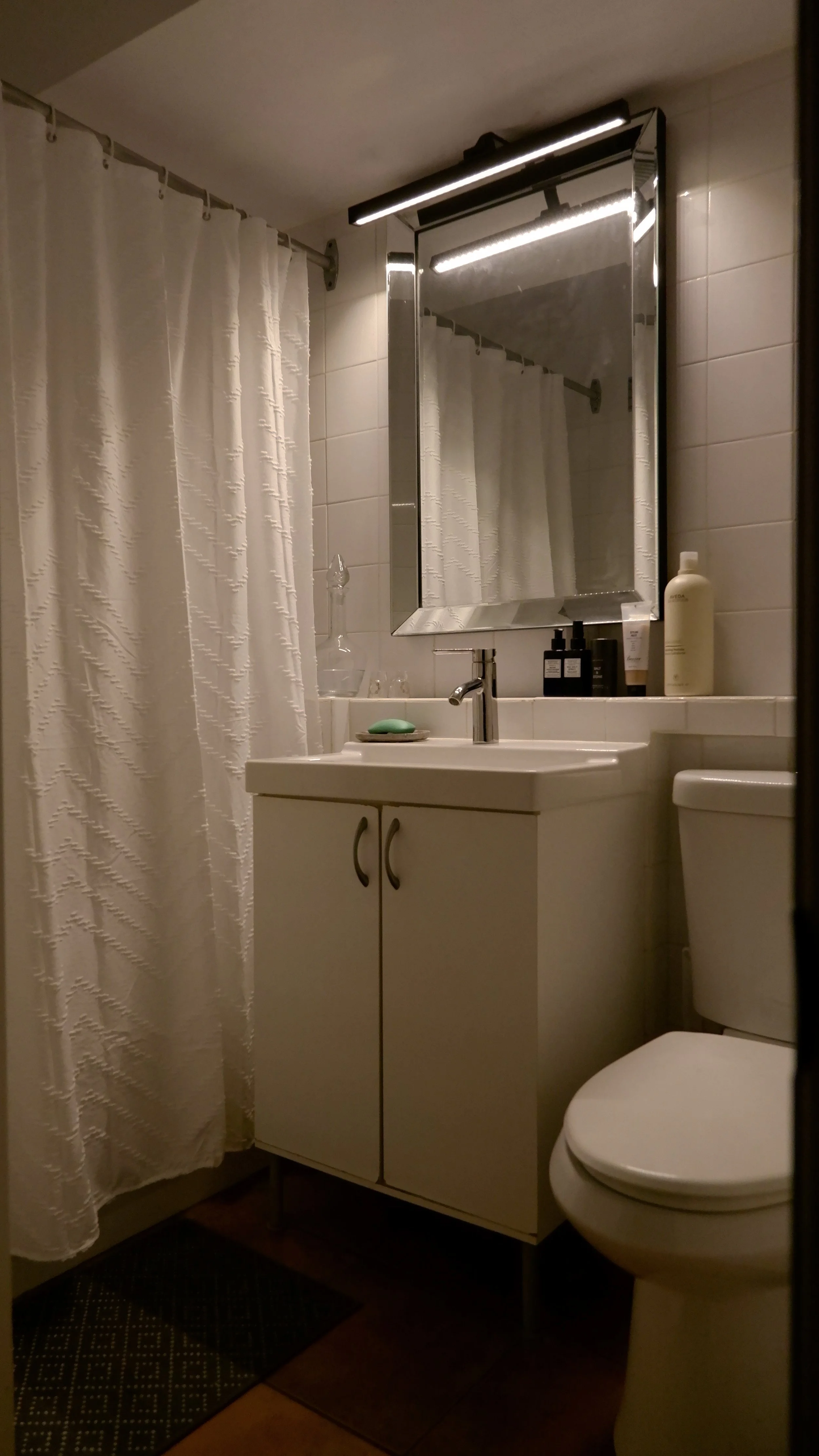 bathroom1.jpg