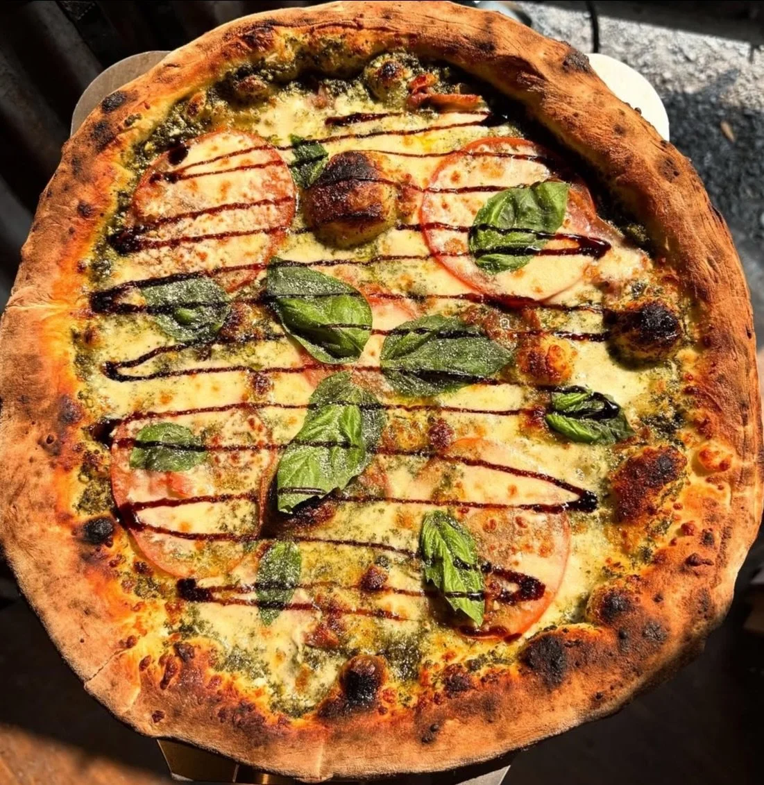 ✨ MENU FOR THIS WEEKEND ✨
PIZZA
The Green Pig 🌿: pesto base topped with pepperoni, mozza, parmesan, and hot honey.
Meat Lovers 🥓: red sauce base topped with sausage, bacon, and onion, with chipotle mayo drizzle.

Pulled Pork Dorito Nachos💪: dorito