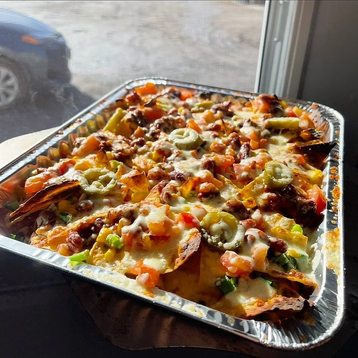 ✨ MENU FOR THIS WEEKEND ✨
PIZZA
The Green Pig 🌿: pesto topped with pepperoni, mozzarella, and hot honey.
The BBQ Sausage 💪: red sauce base topped with sausage, onion, pickled jalapeno, mozzarella and BBQ sauce.

Chipotle Pork Nachos 💪: tortilla ch