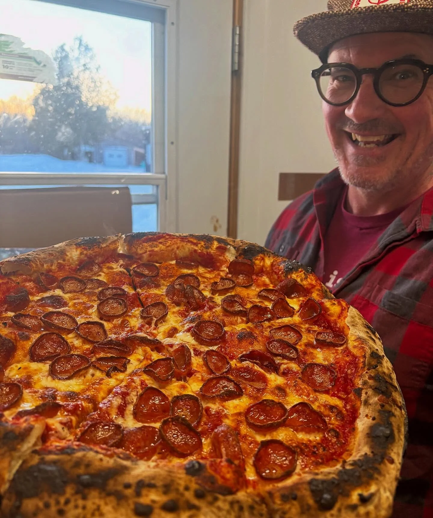 ✨ MENU FOR THIS WEEKEND ✨
PIZZA
The Manger 🍕: red sauce base topped with pepperoni, mozza, parmesan, and chipotle mayo.

The Green Marg 🌿: pesto base topped with tomato, mozza, and balsamic drizzle.

BBQ Pulled Pork Nachos💪: tortilla chips topped 