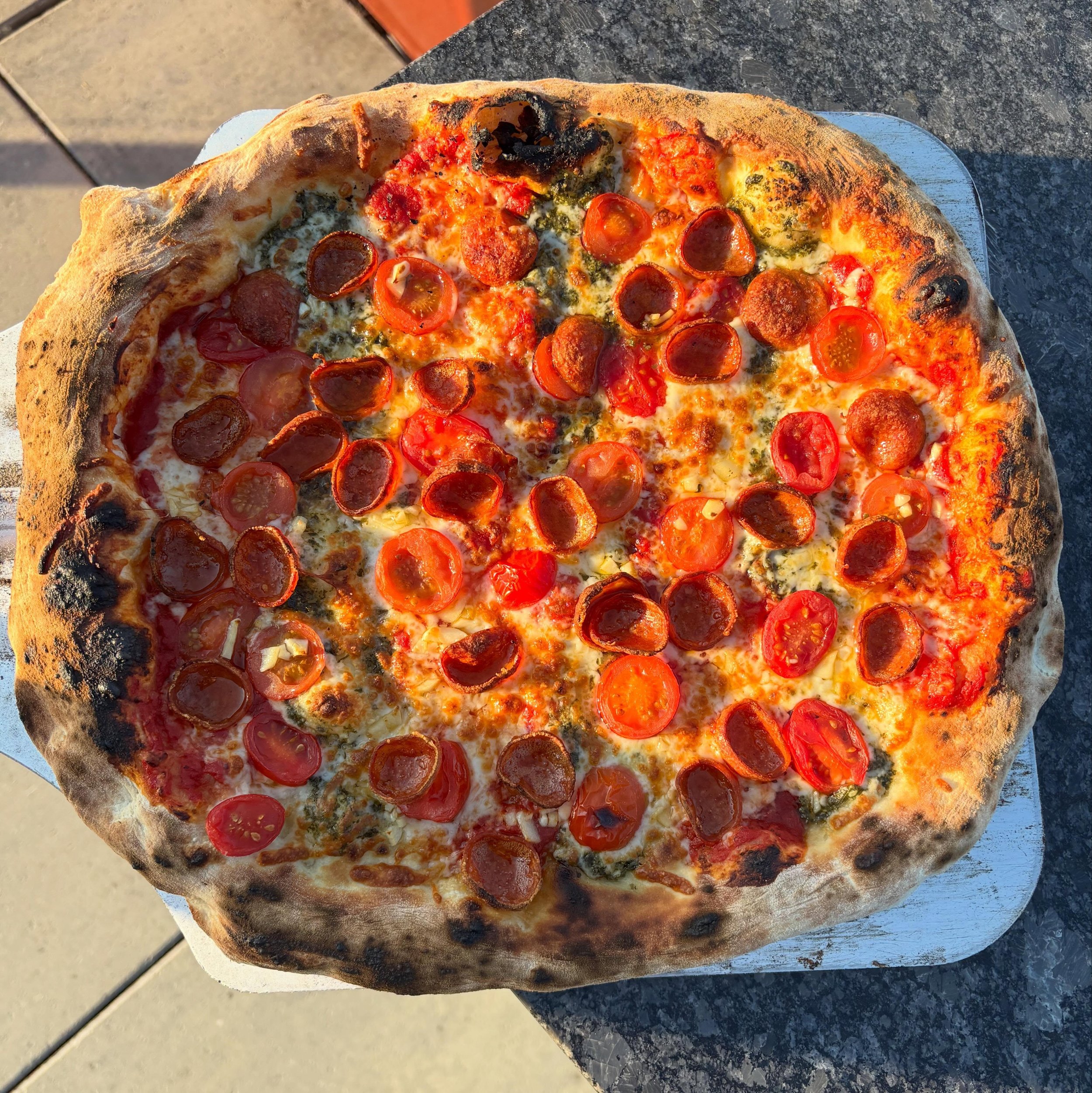 ✨ MENU FOR THIS WEEKEND ✨

The Hot Green Pig 🌿: pesto base topped with pepperoni, parmesan, mozza and chipotle mayo.

Classic Boco 🇮🇹: red sauce base topped with mozza, bocconcini, and basil. 

Nature Walk 🙌: oil base topped with mushroom, artich