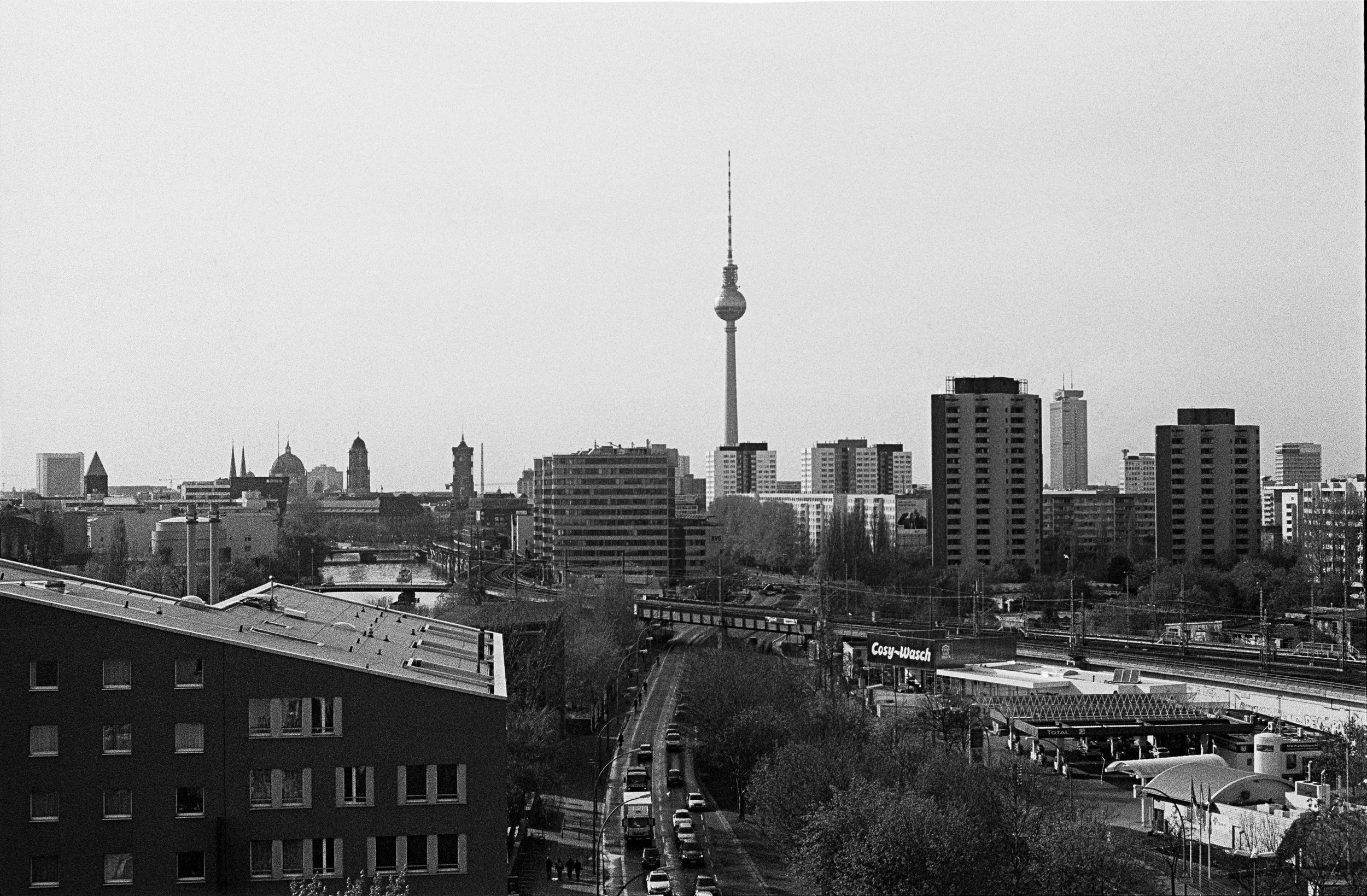Berliner_Stadtlandschaft_Ostbahnhof_2011_3-1 Kopie_gefleckt_heller.jpg