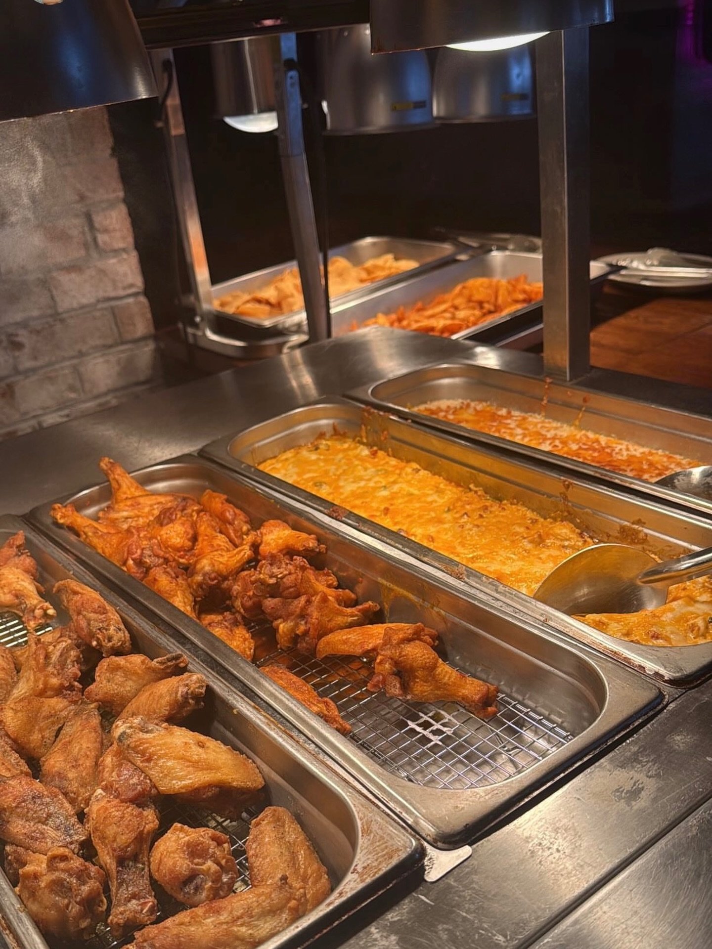 Weekdays are for Wing Bar over here, you comin&rsquo;? All you can eat until 2pm! 🍗