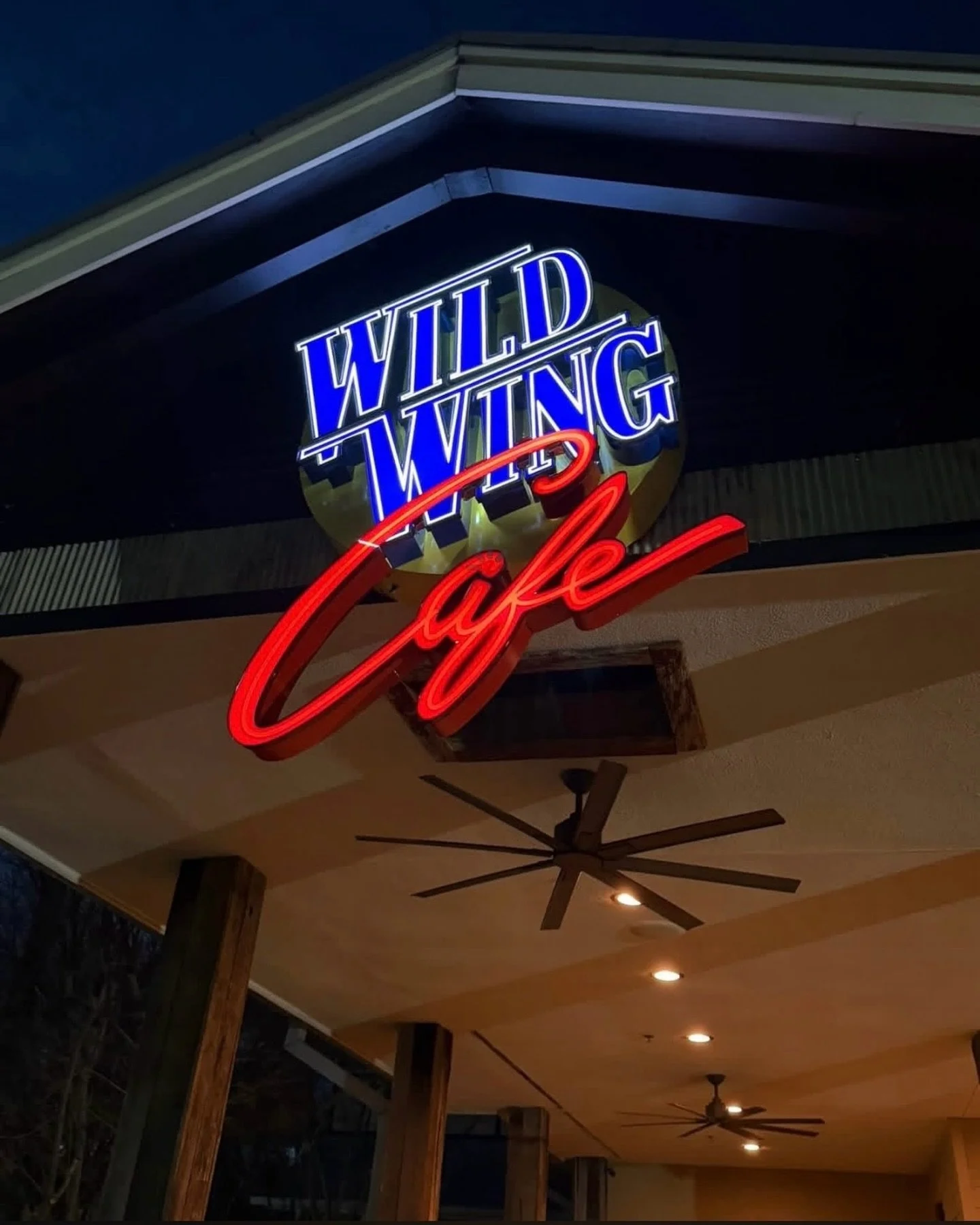 Are you a member of our Last Call Club? From 9pm to close on Sundays - Thursdays, we&rsquo;ve got a post shift happy hour with $4 Domestic Pints and $6 Dips: Classic Queso, Spinach Dip &amp; Buffalo Chicken Dip. 

Come on over!