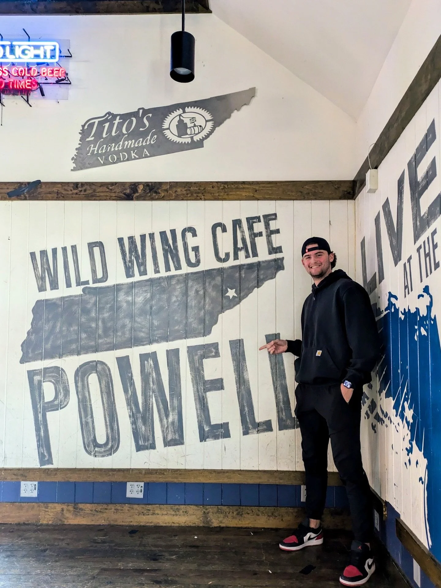 This way to the stage&hellip; Acoustic Throwdown with J Luke starts tonight at 7pm! 🎵 New artists are taking the Wild Wing stage for the first time and competing for cash and a mini tour every Thursday through May 14th. 

Support your favorite emerg