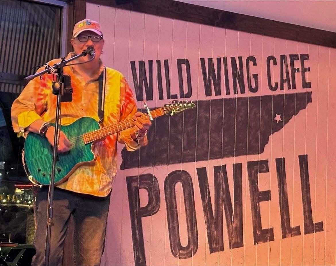 Take us into the weekend with your good vibes, Tall Paul! Join us for some live music with the man himself, tonight at 8:30pm! 🌴🎶
