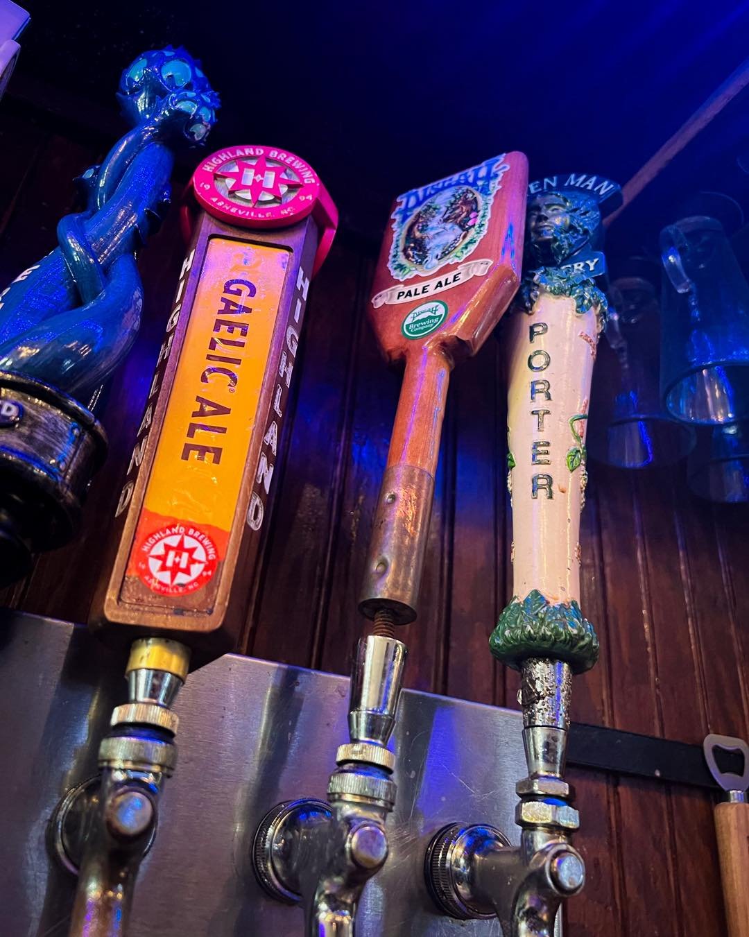 We a love a cold one, and we love it even more when it's local. Cheers to #NationalCraftBeerWeek 🍻 

What can we pour you?
