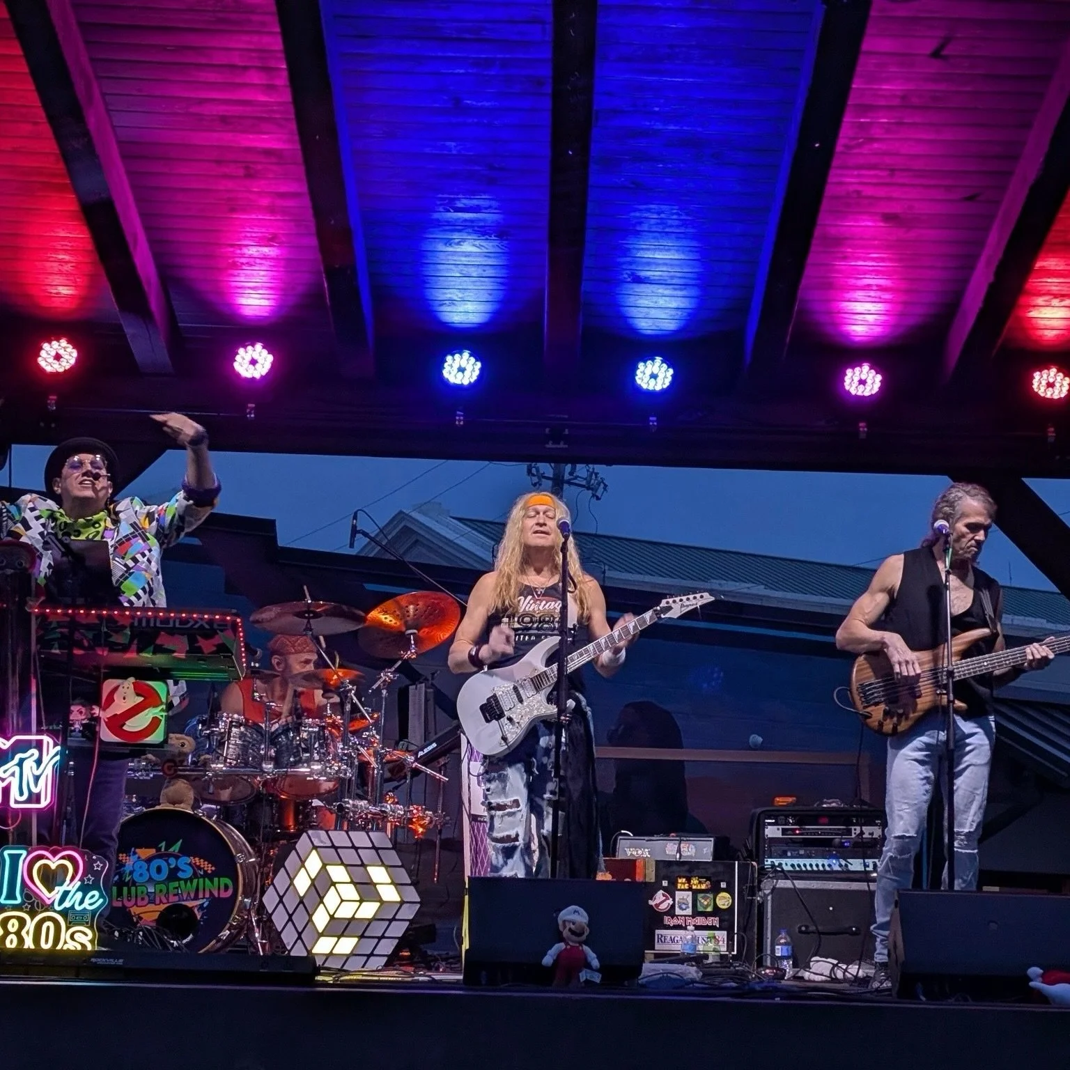 Killer lineup for a 3-day weekend ahead. Tonight, it&rsquo;s Club Rewind taking us back to the 80s and tomorrow night, our longtime friend and East Tennessee-born and bred singer/songwriter Dave Landeo is back for a special show. Do. Not. Miss. This!