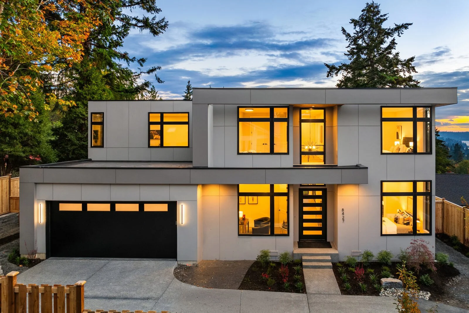 Custom home at 8427, Mercer Island by Big Mike Builds