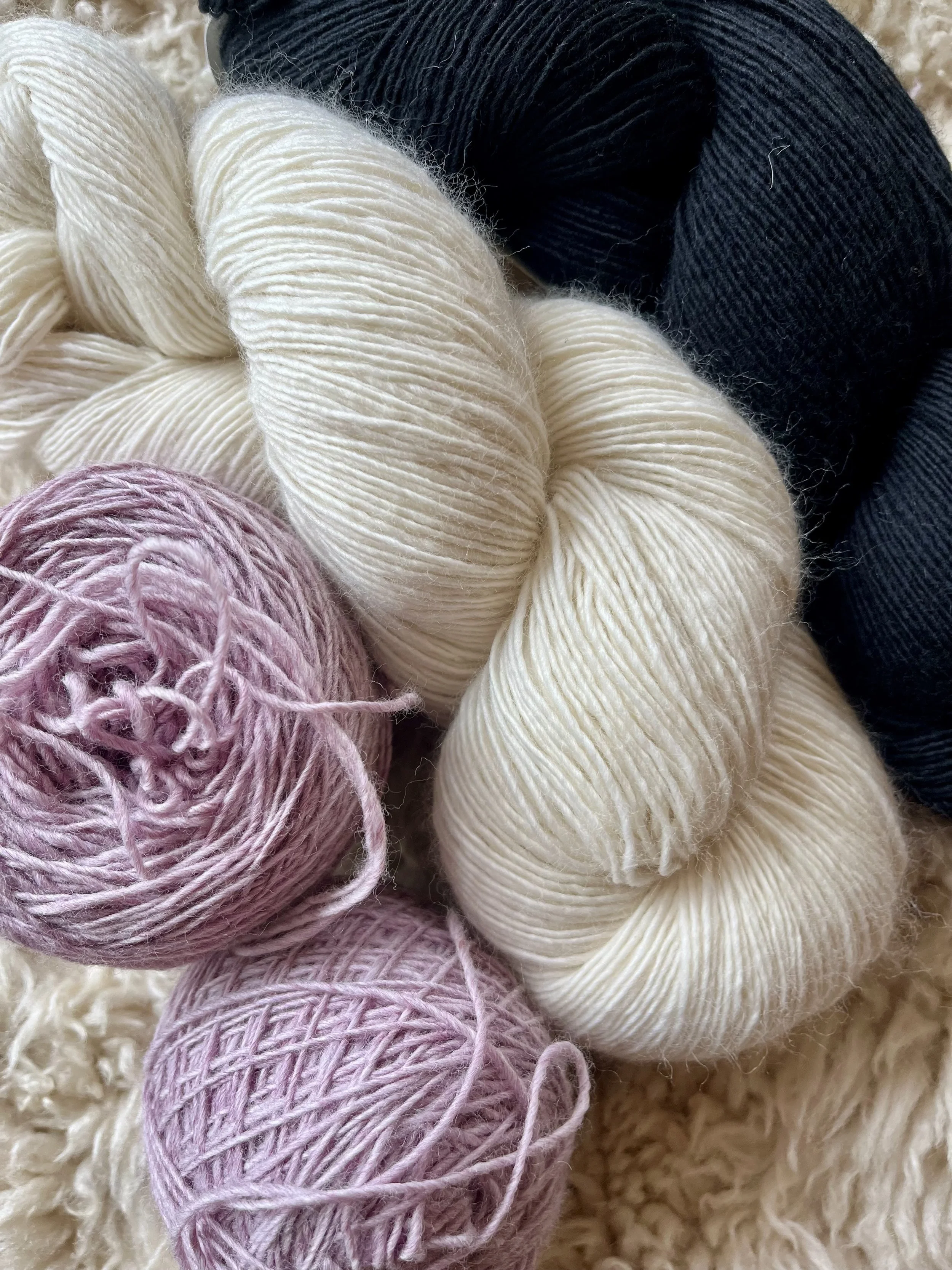 Lilac creme black yarn.jpg