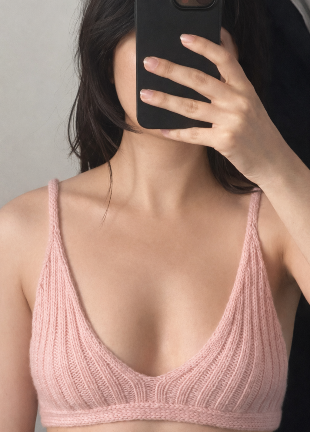 Soft%2Bpink%2Bbralette%2Bselfie.png