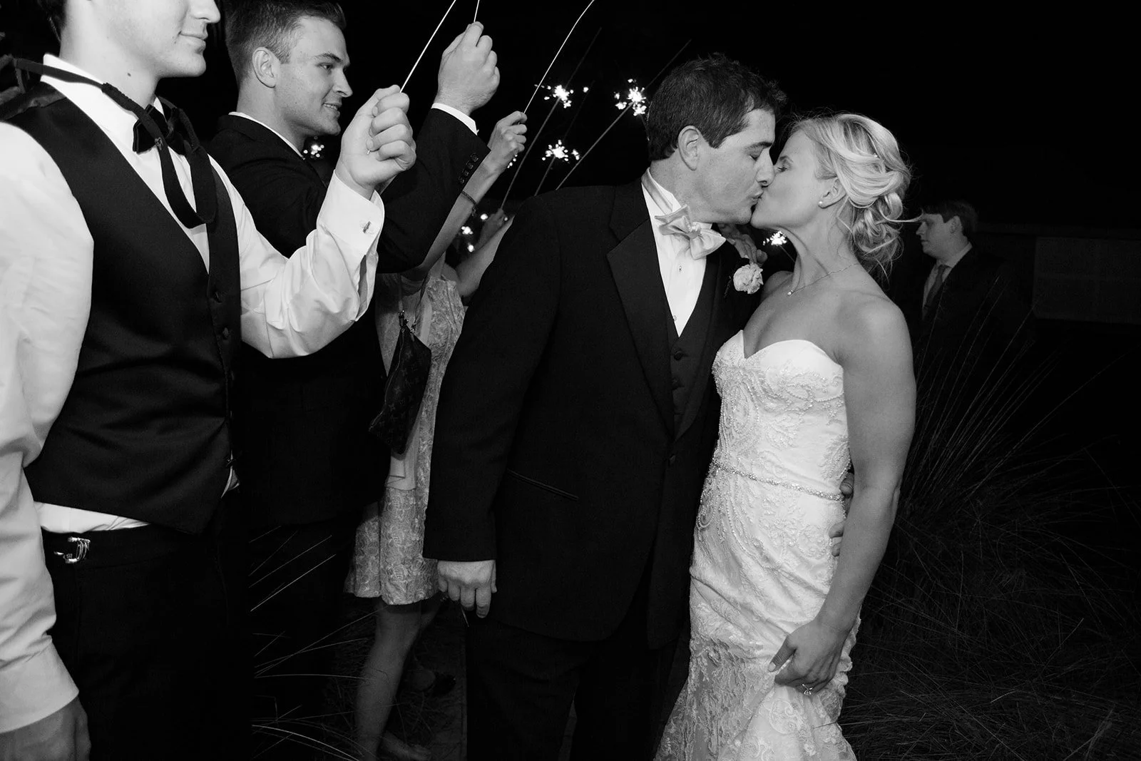 bride-and-groom-sparkler-blacktie-sendoff _MG_4682.jpg