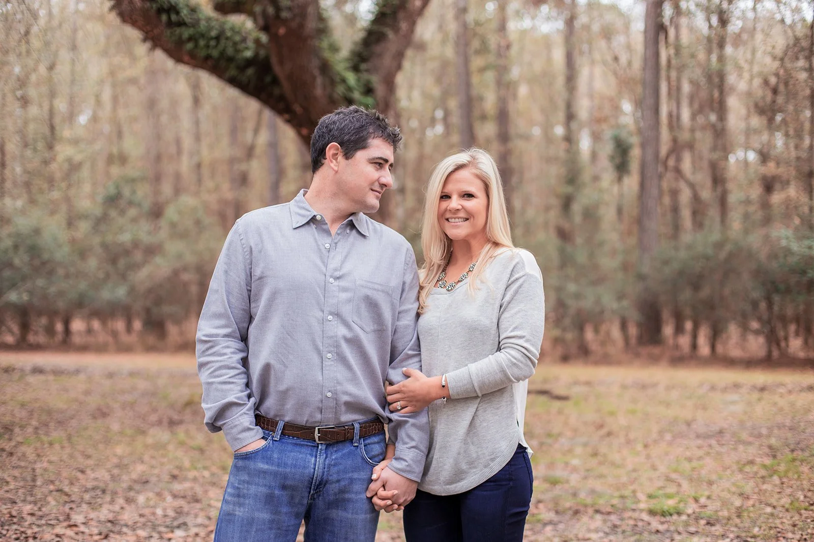 wormsloe-park-engagement-session-man-and-woman-autumn _MG_9727.jpg