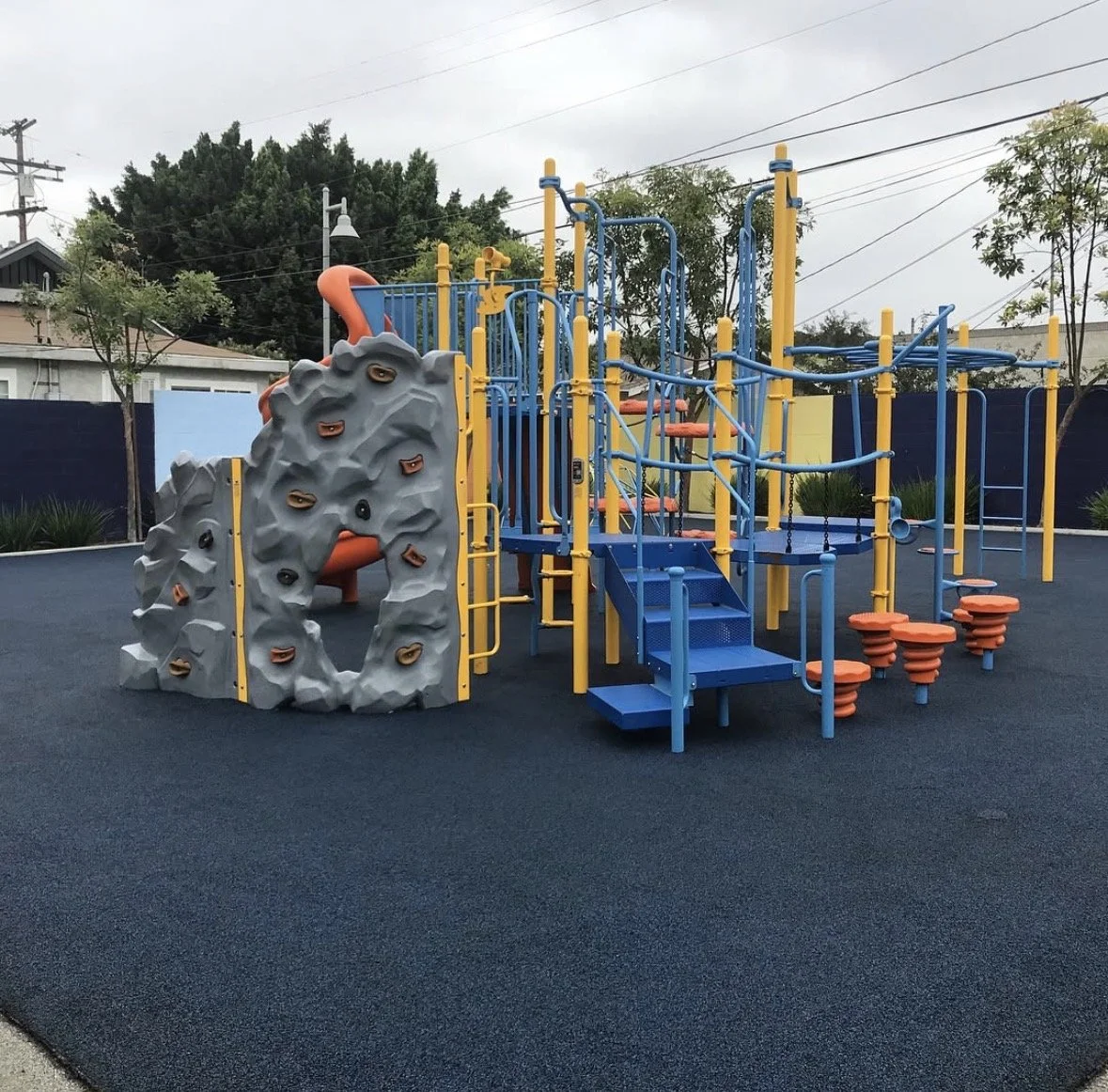 Oranssi carpenter using bench saw