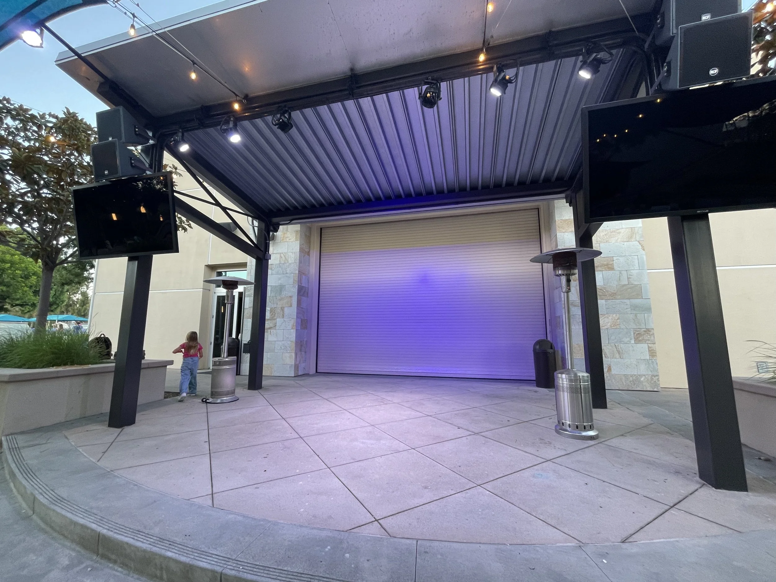 OUTDOOR NO TV ON.jpg