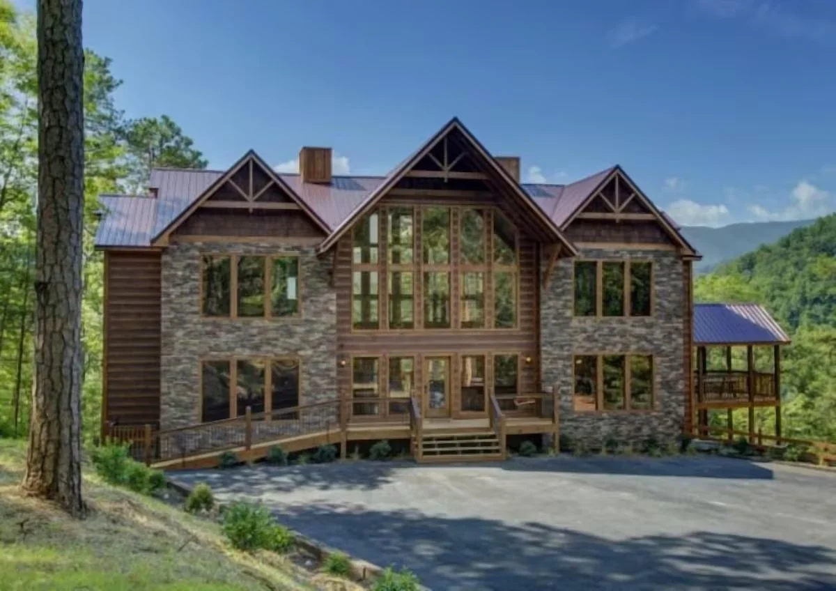 Mountain Lodge (Pigeon Forge, TN)