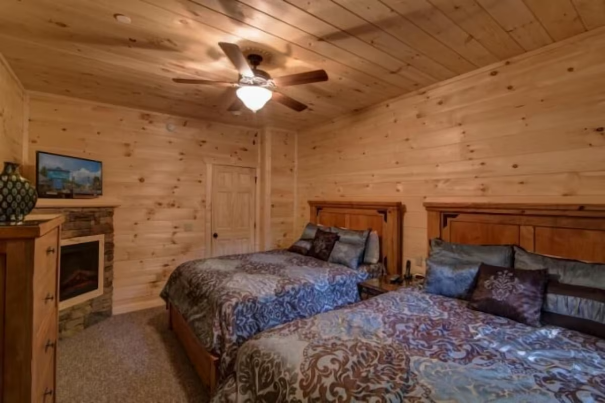 Private Queen Room (single-occupancy, 2 queen beds)