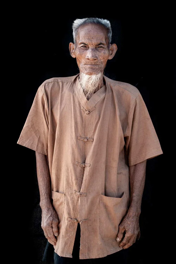 Ou age 98: "The most difficult moment of the war was when my wife got very sick. They sent her to the health center in a different province but the doctors couldn't care for her. The commander of my district heard the news about my wife and had pity 