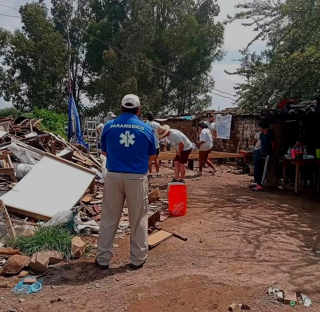 Equipo de paramédicos Urgemedic atienden evento de  TECHO MEXICO