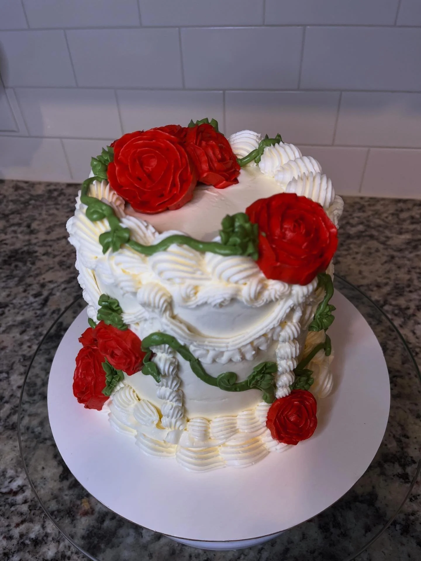 6' round 2 layered cake (feeds 8-12)