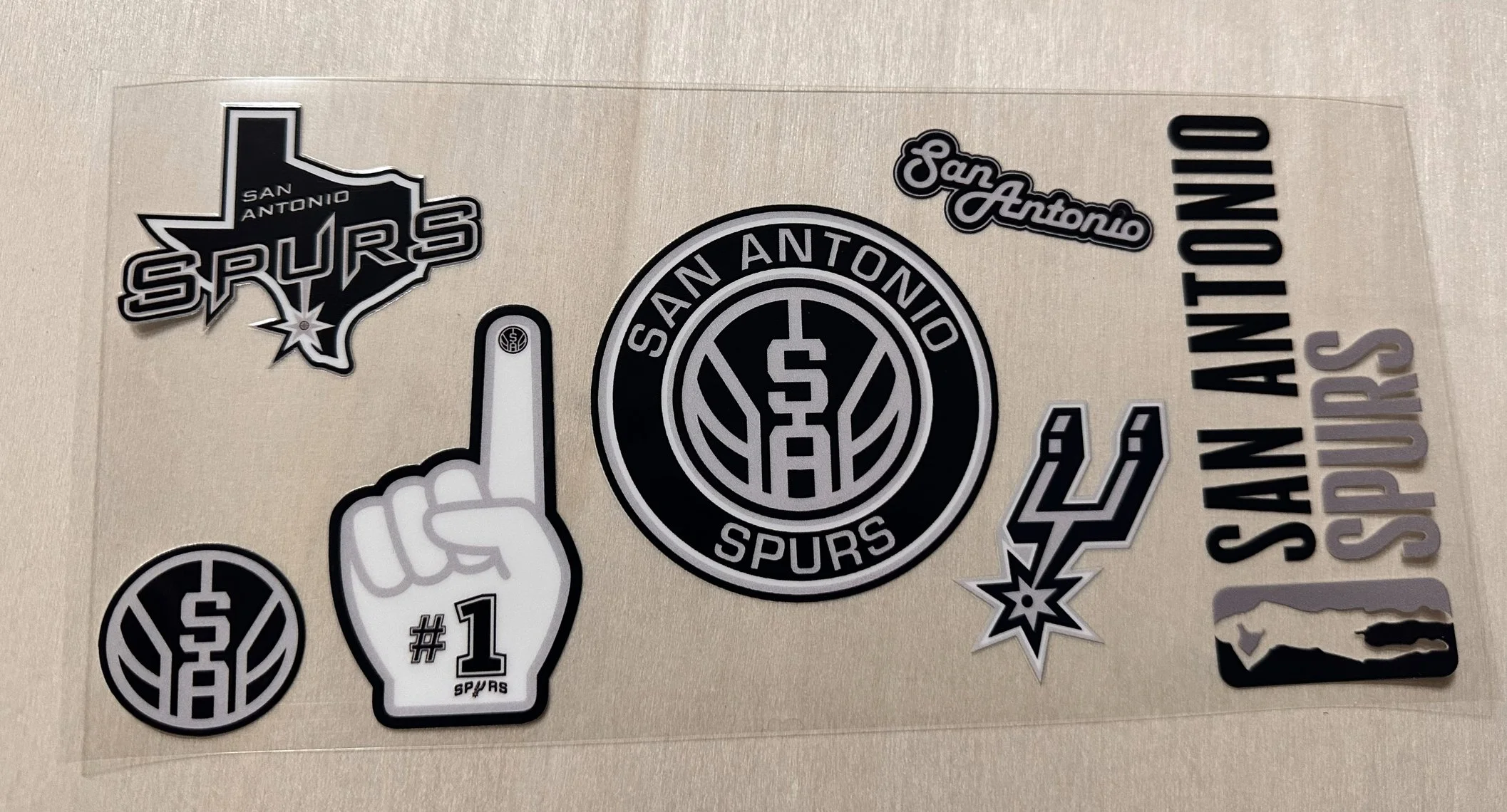 Spurs-Basketball