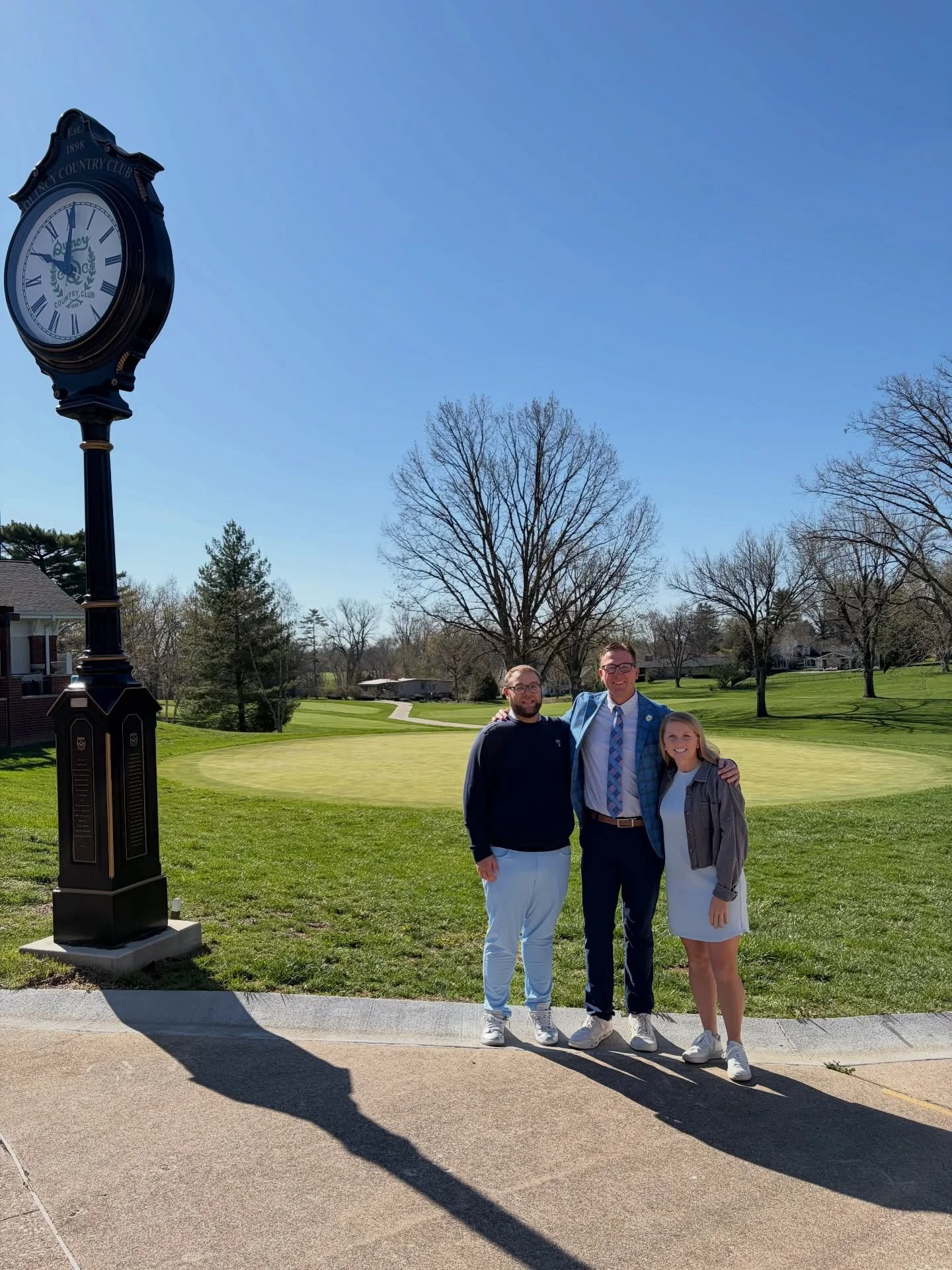 Wishing you a joyful Easter filled with hope and renewal! From all of us at the pro shop team, Happy Easter!🐰🐣