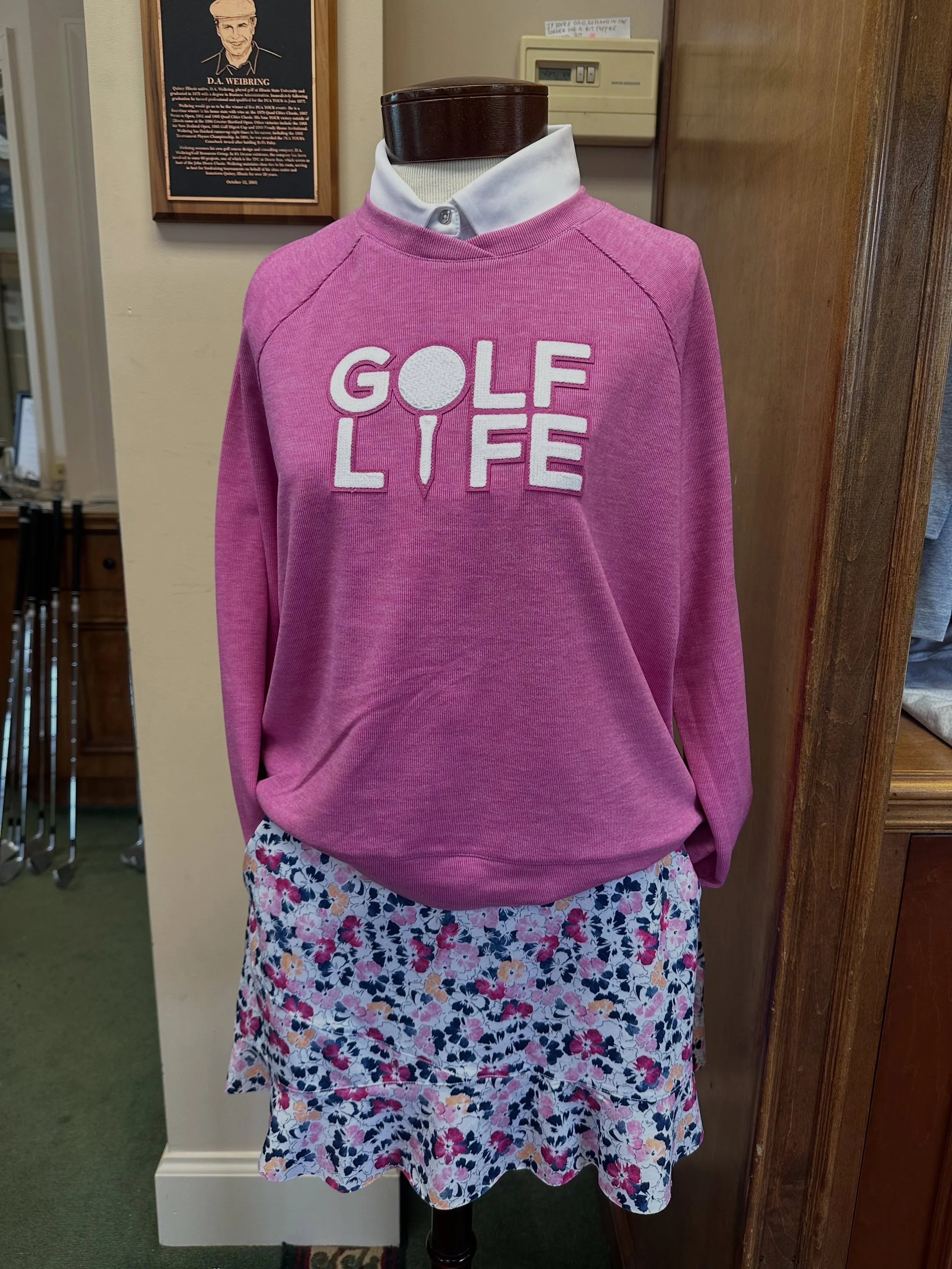 🌷💖 Celebrate Mom this Mother&rsquo;s Day with a special gift from our Pro Shop! 🛍️✨ Whether she&rsquo;s a fitness enthusiast, a golf lover, or just deserves a little pampering, we have the perfect surprises waiting for her! 🎁💐