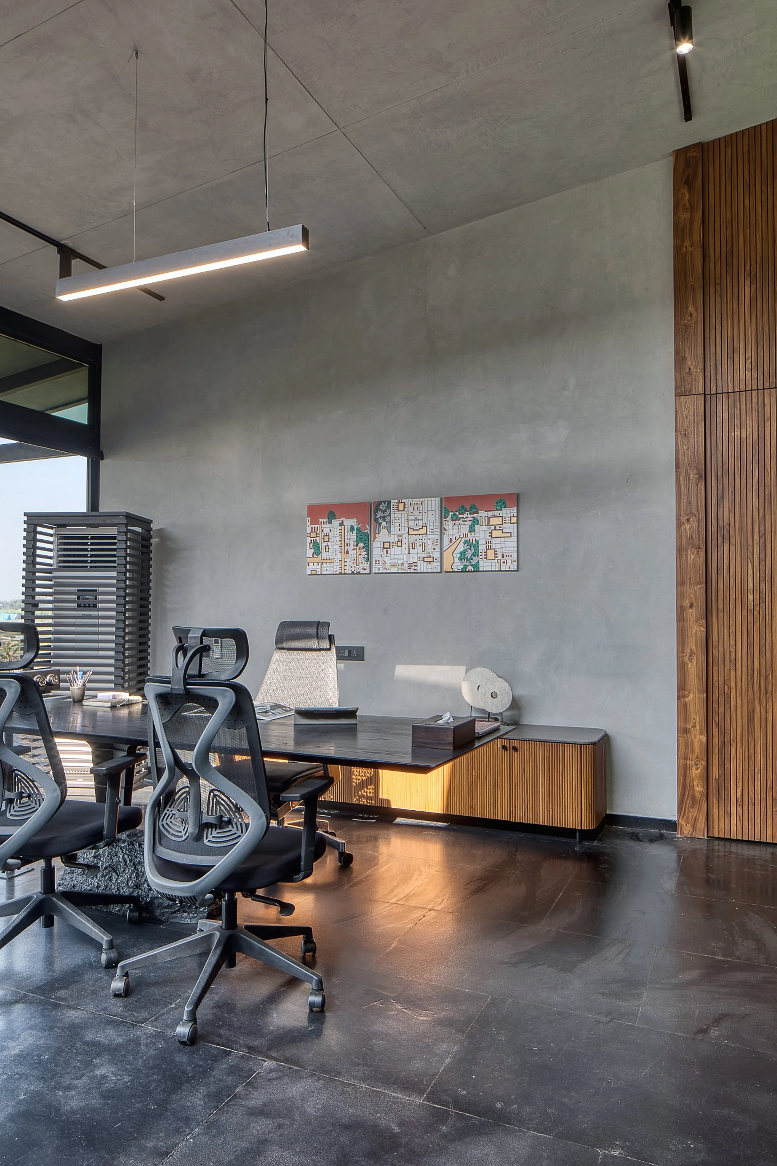 office_wall_desk_ishita_style_natural_8k_website.jpg