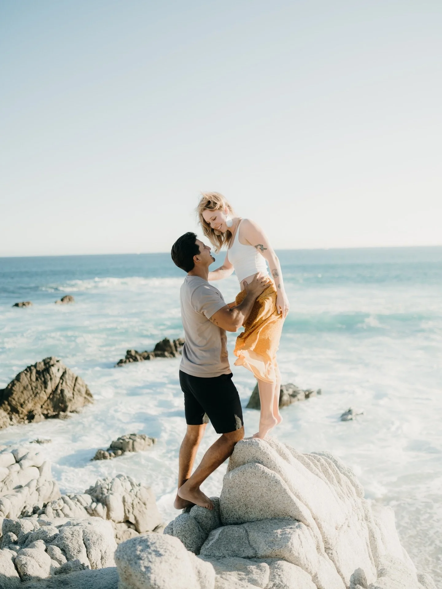 Ia &amp; Emilio 🌊🤍

If the ocean could keep memories, they would probably look like this.

Soft.
Free.
Perfectly imperfect.

An afternoon suspended in time, where everything else faded away and all that remained was them, the sea, and the way they 