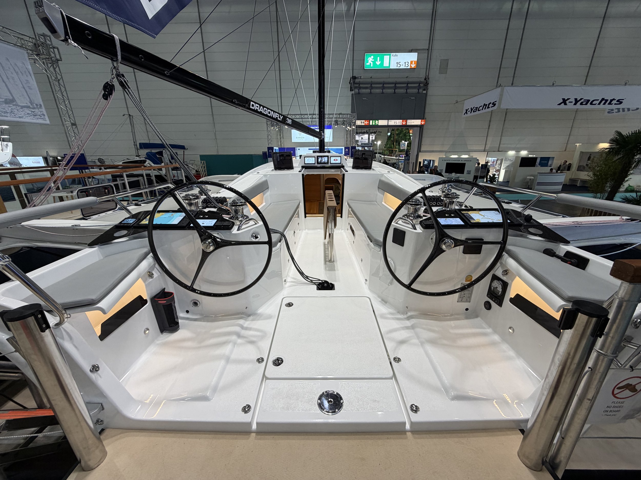 Dragonfly 36 cockpit