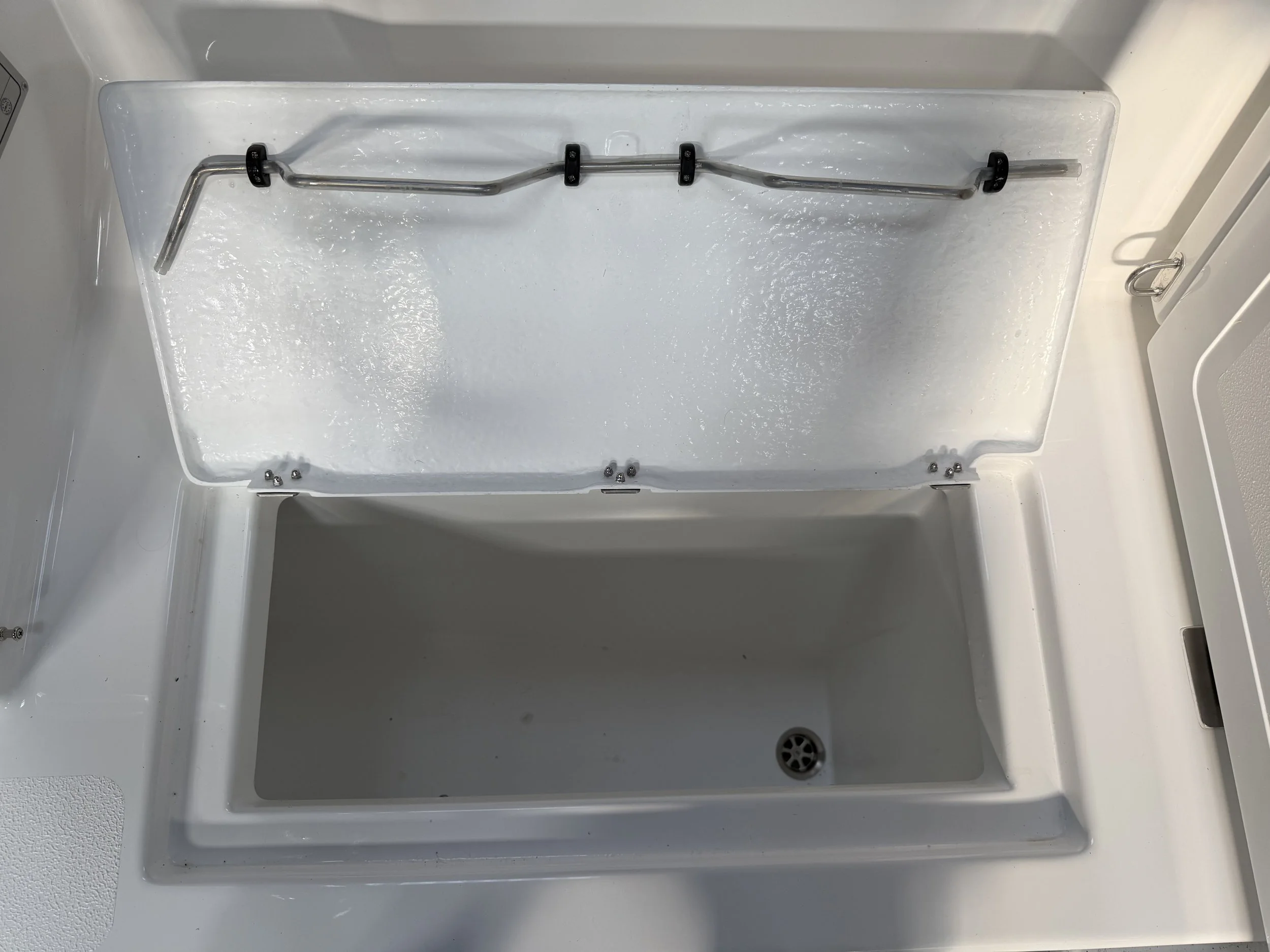 The draining lockers