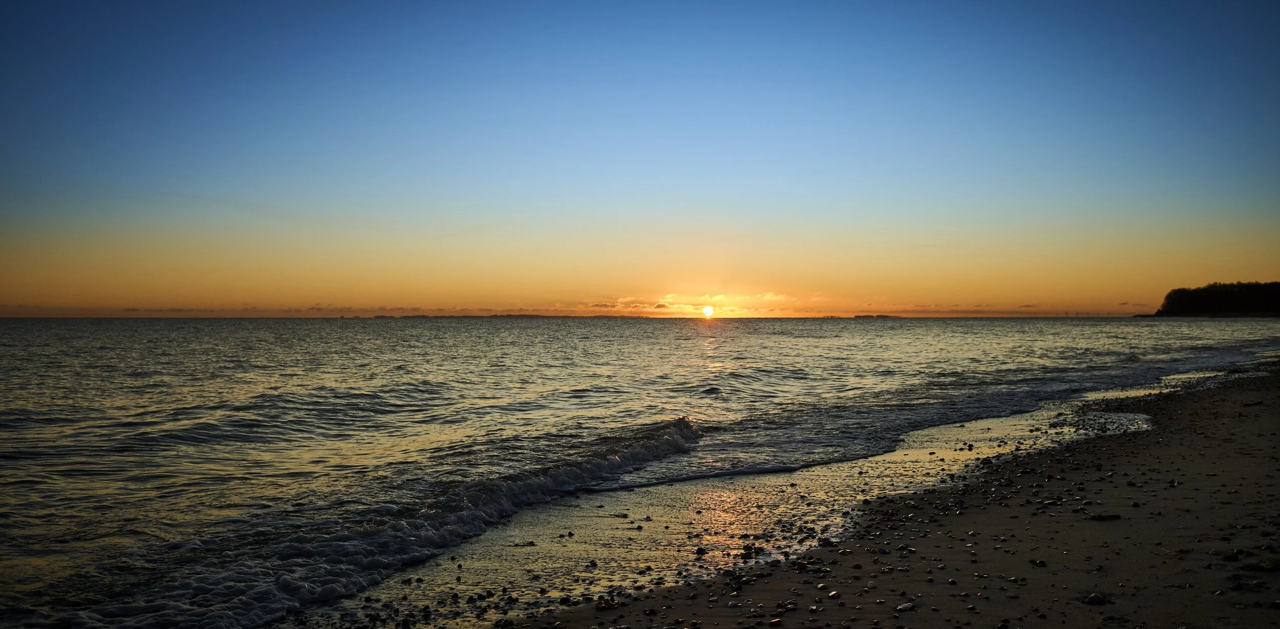 Sunrise - © Copyright 2025 Jesper Larsen - adwerk.dk.jpg