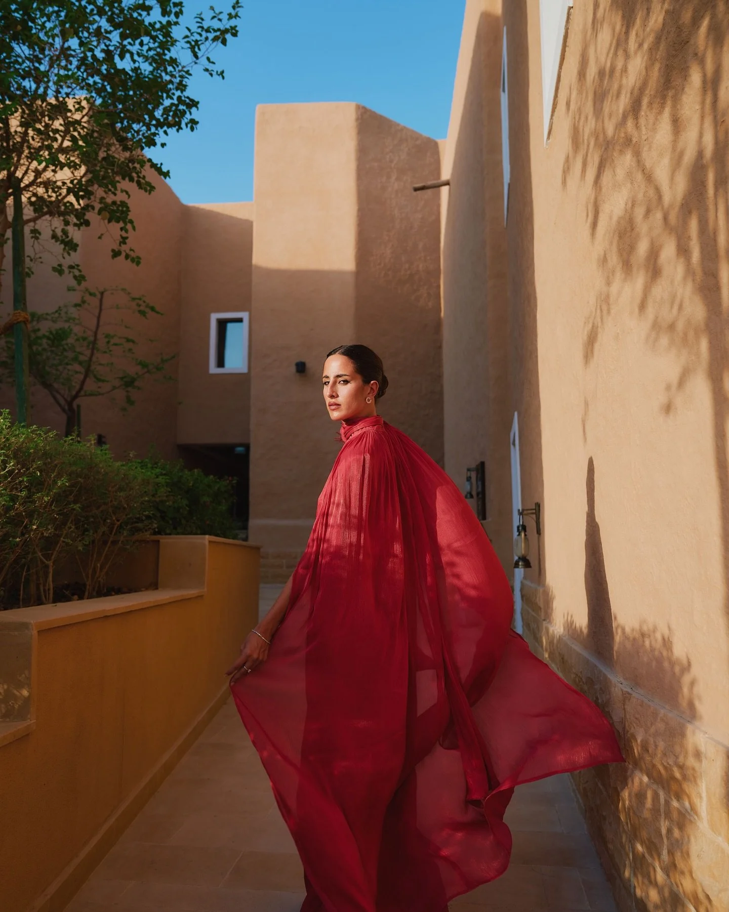 A refined visual narrative for @babsamhandiriyah
An exploration of atmosphere, detail, and the beauty found in restraint.