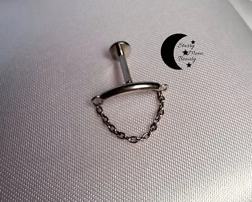 Hidden chain piercing bar