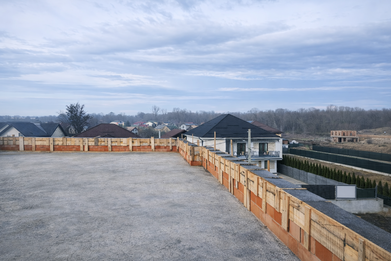 Etapă de construcție pentru vilele duplex MM5 Park Residence în Bucov, Prahova