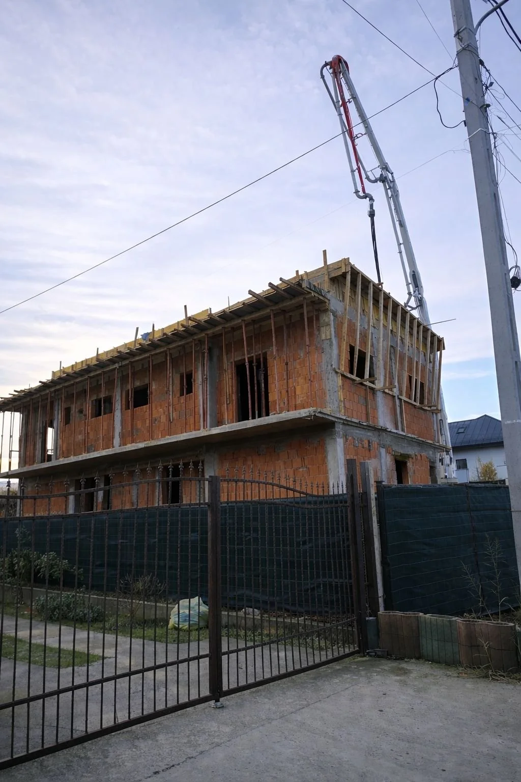 Stadiu de construcție MM5 Park Residence, vile duplex în Bucov, aproape de Ploiești
