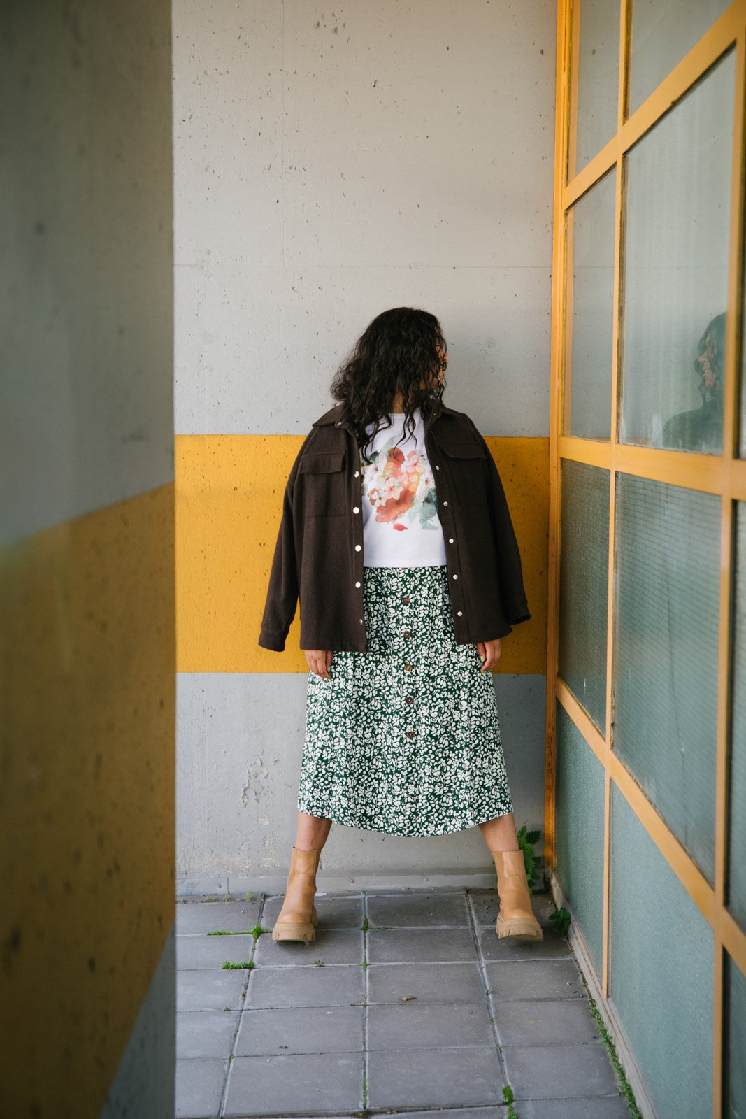 kaiko-button-skirt-frosty-floral-blossom-t-shirt-wool-shacket-oak-1-web.jpg