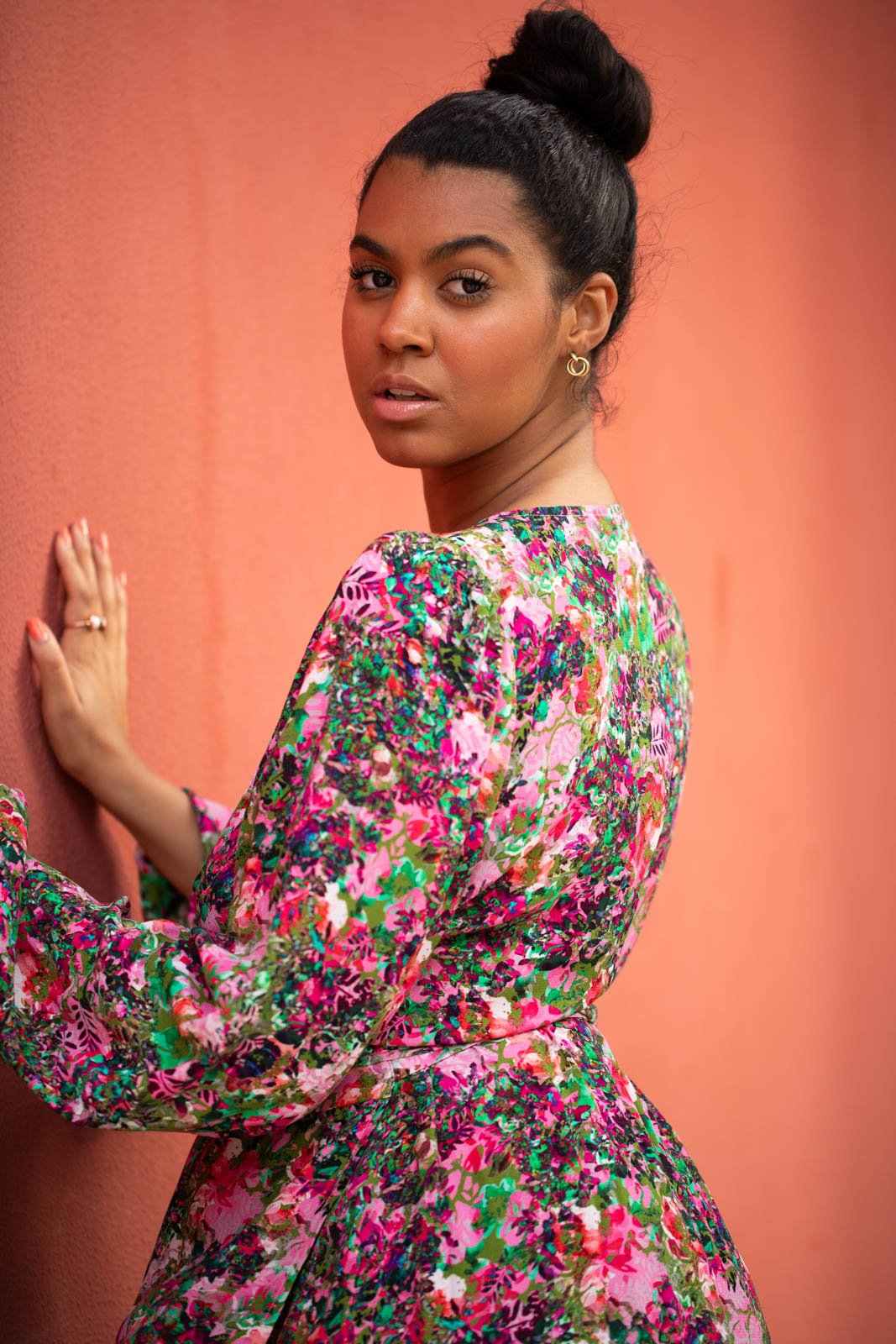 kaiko-Wrap-Mini-Dress-Blooming-Forest-Bright-kelly-earrings-brass-0652-web.jpg