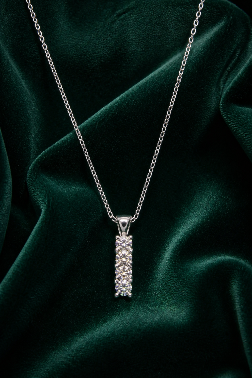 SK323 Three Cubic Zircon Exquisite Steering Silver Radiance Pendant Necklace