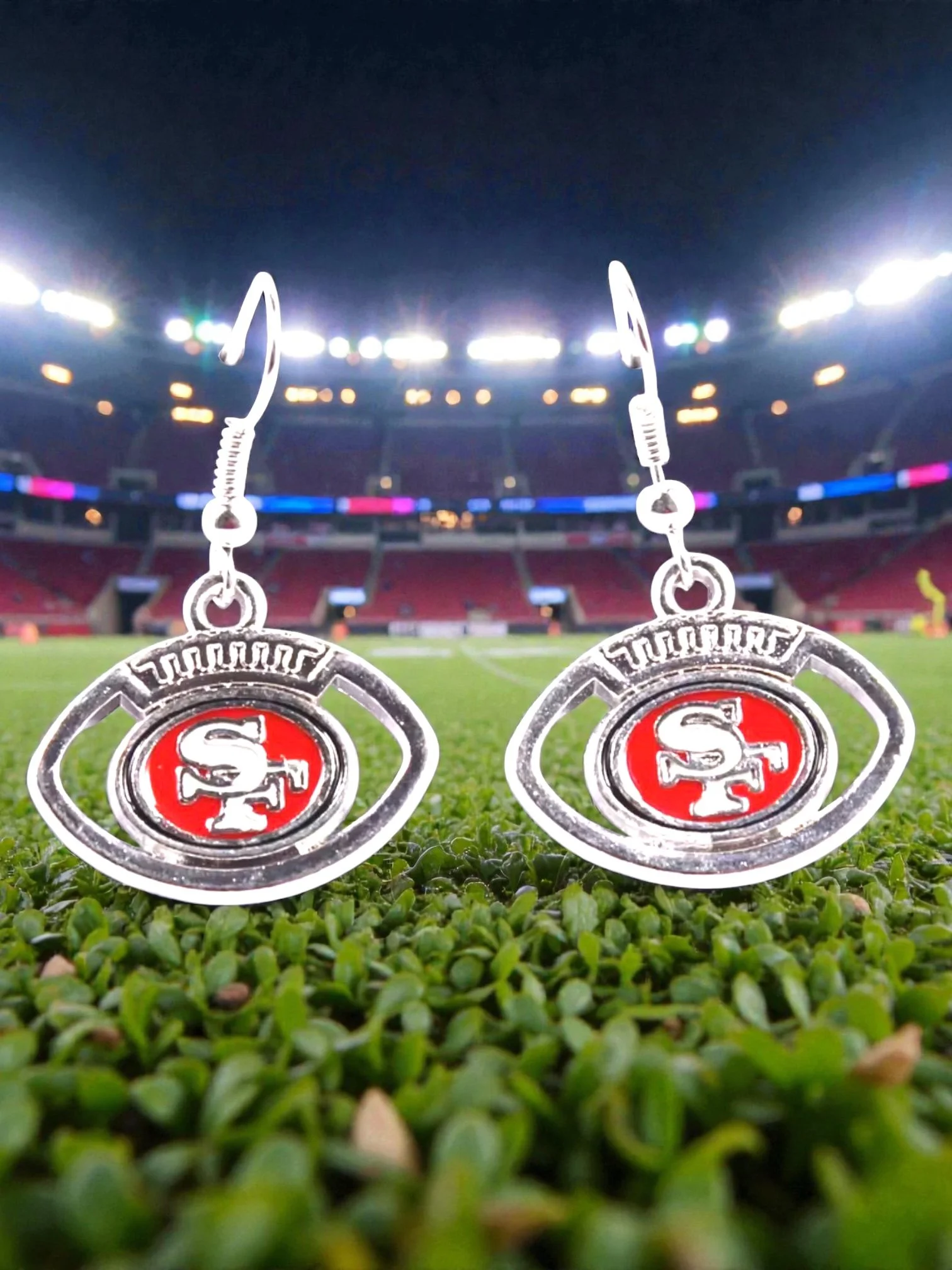 E108 San Francisco 49ers With A Football Curve Earrings