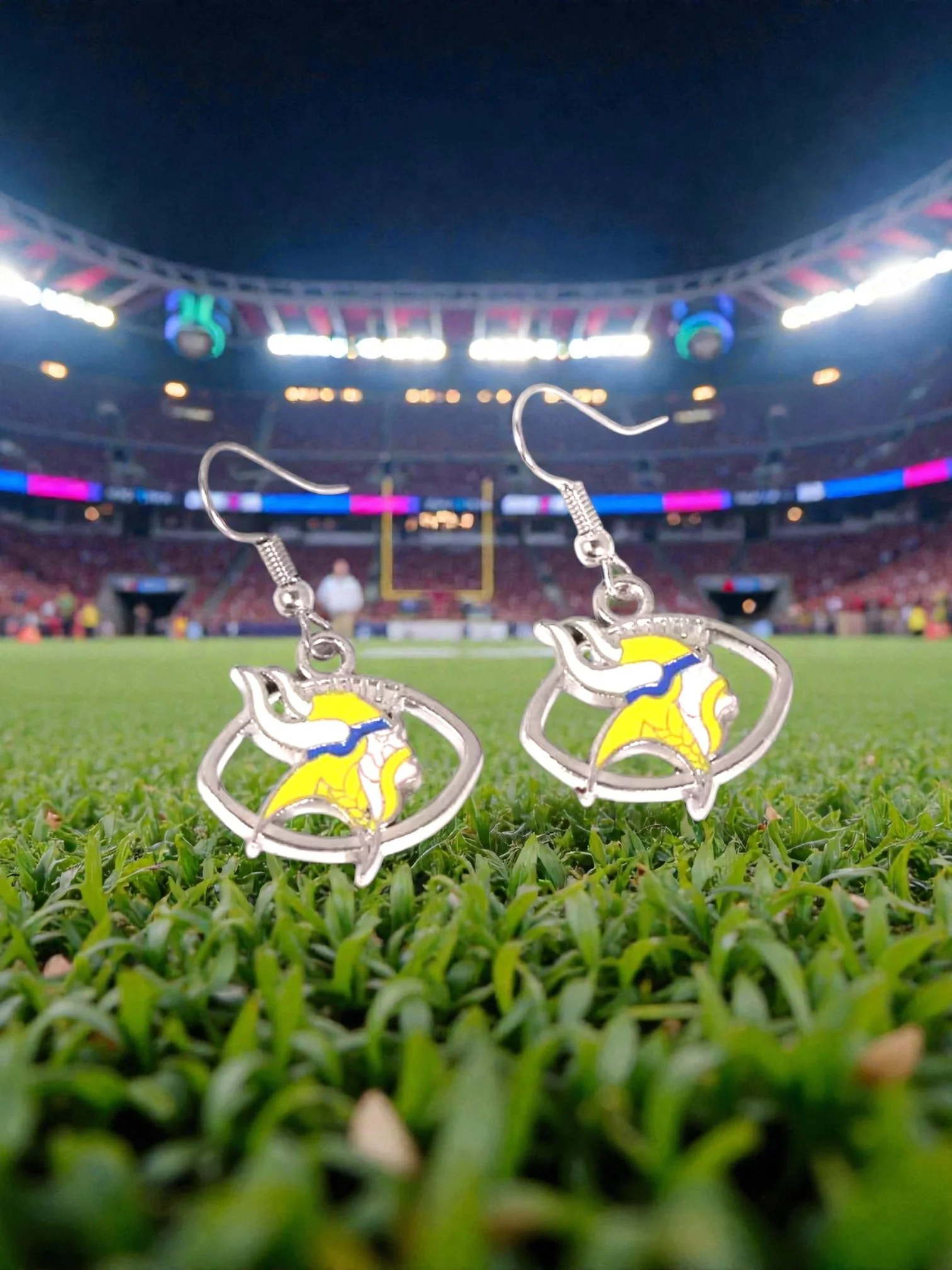 E105 Minnesota Vikings With A Football Curve Earrings